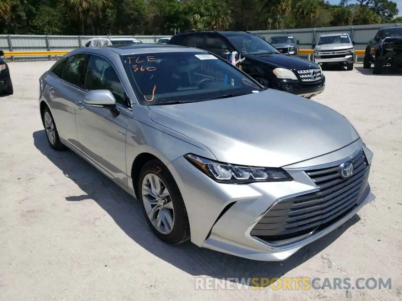 1 Photograph of a damaged car 4T1AA1AB8MU009790 TOYOTA AVALON 2021