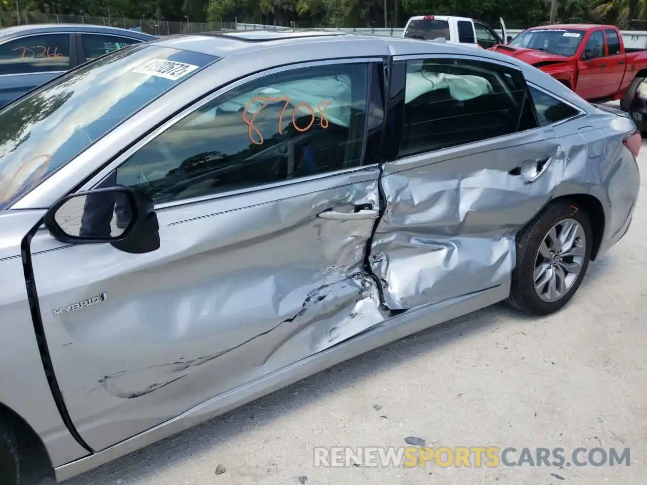 9 Photograph of a damaged car 4T1AA1AB8MU009790 TOYOTA AVALON 2021