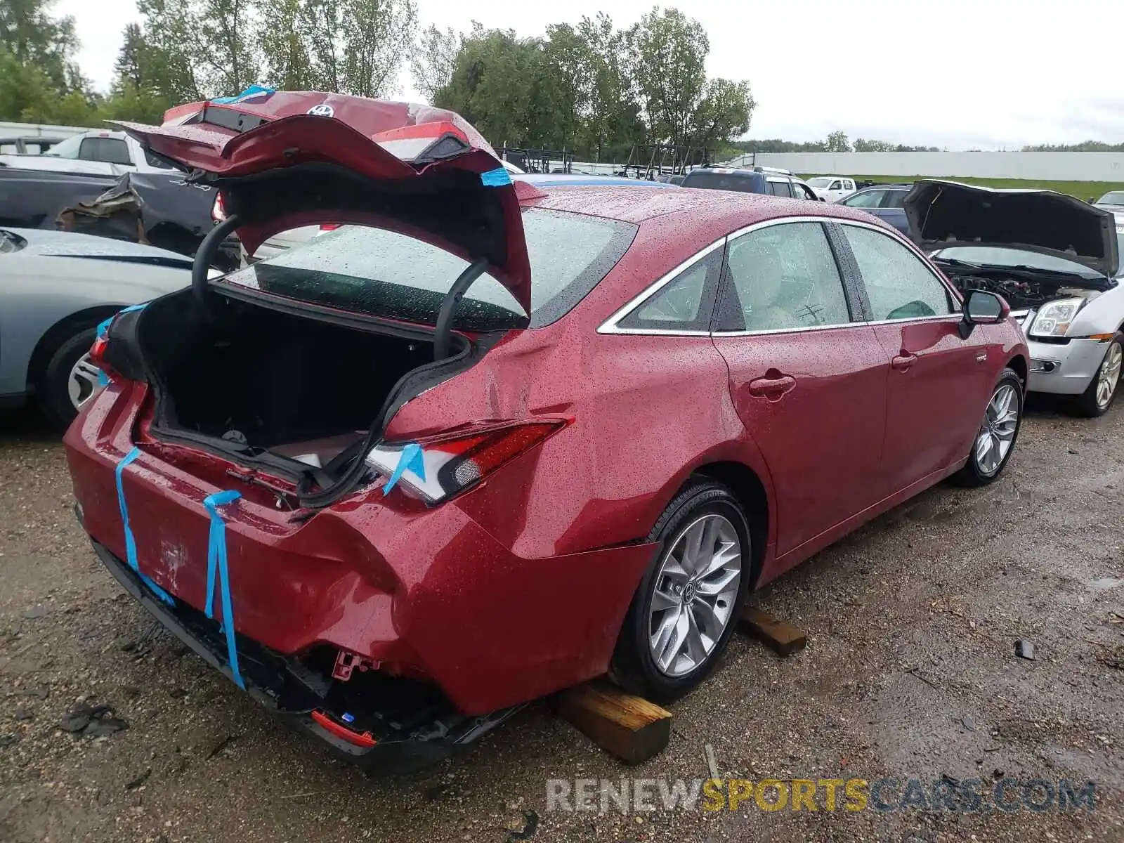 4 Photograph of a damaged car 4T1AA1ABXMU008432 TOYOTA AVALON 2021