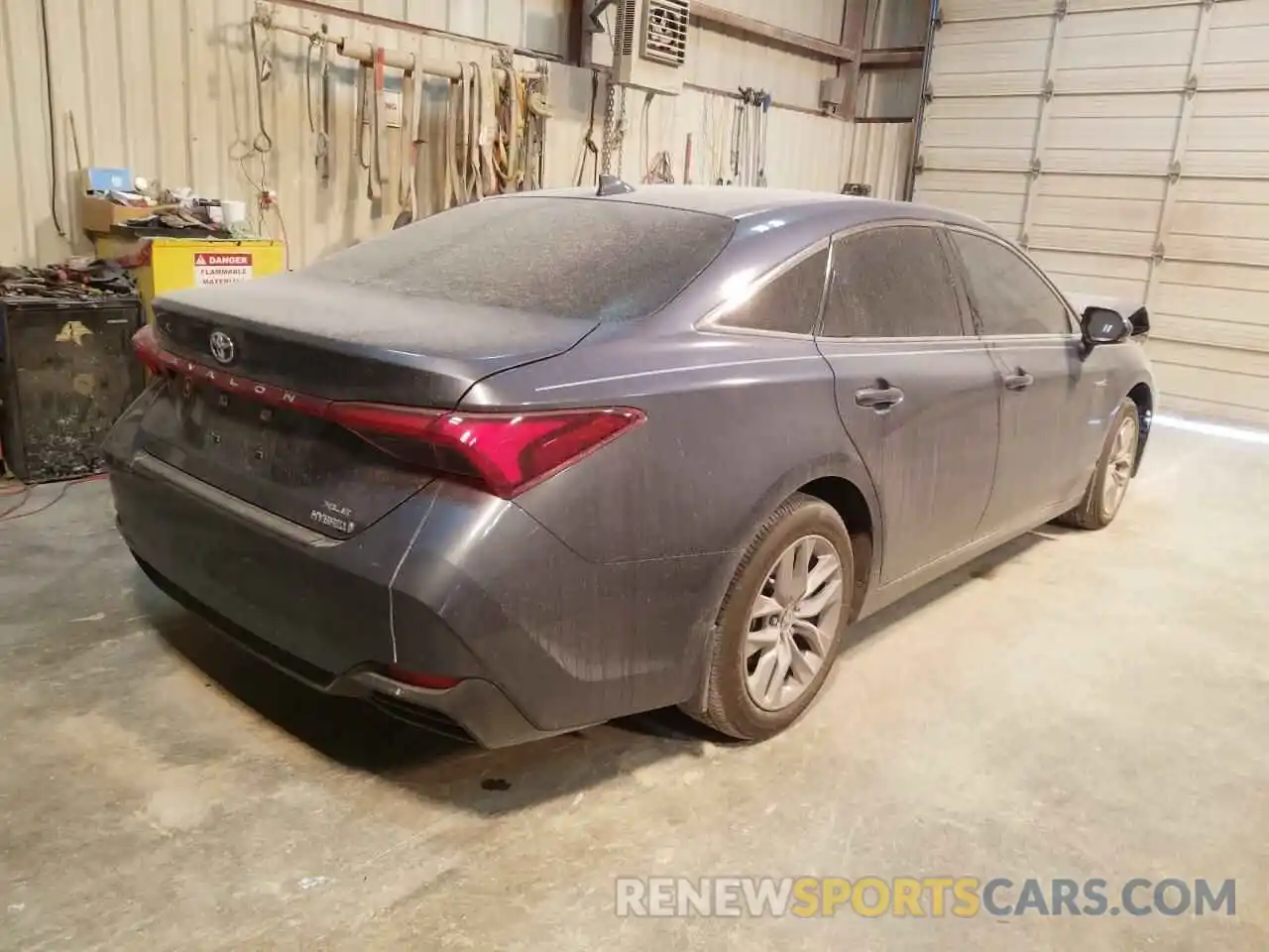 4 Photograph of a damaged car 4T1AA1ABXMU008916 TOYOTA AVALON 2021