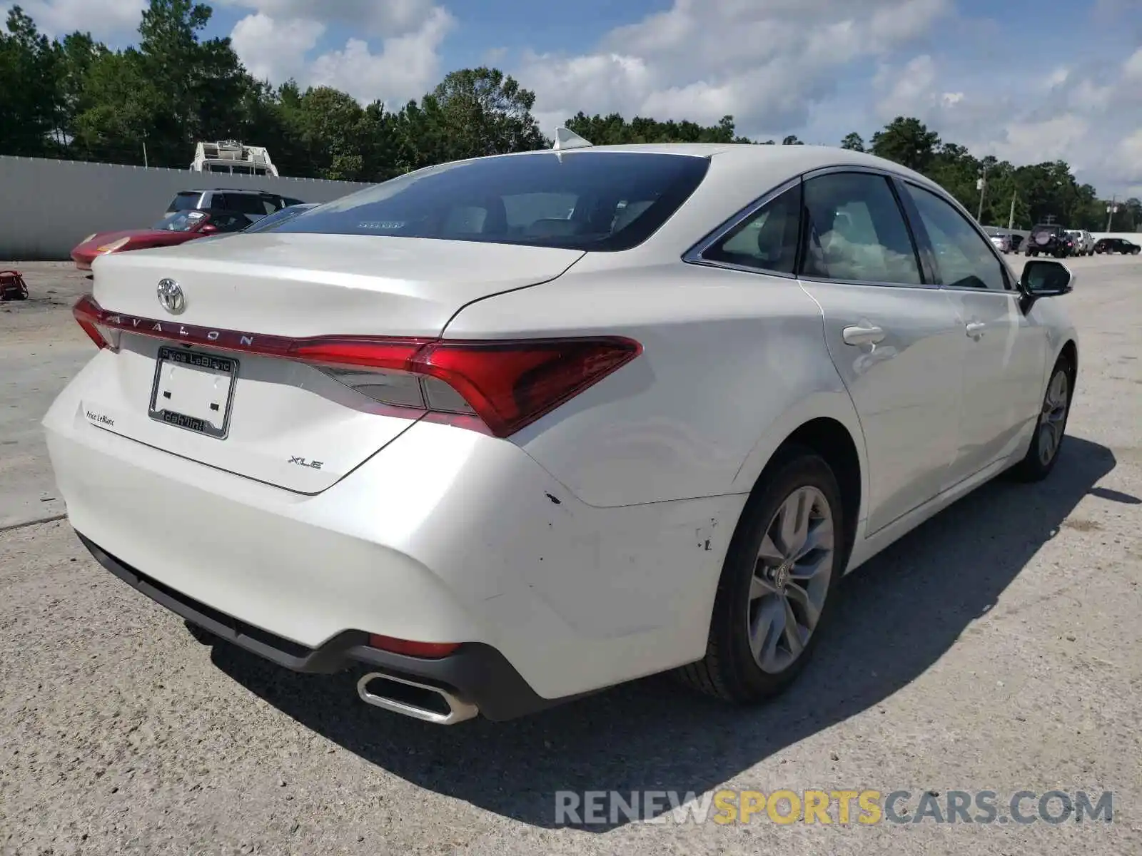 4 Photograph of a damaged car 4T1AZ1FB2MU059179 TOYOTA AVALON 2021