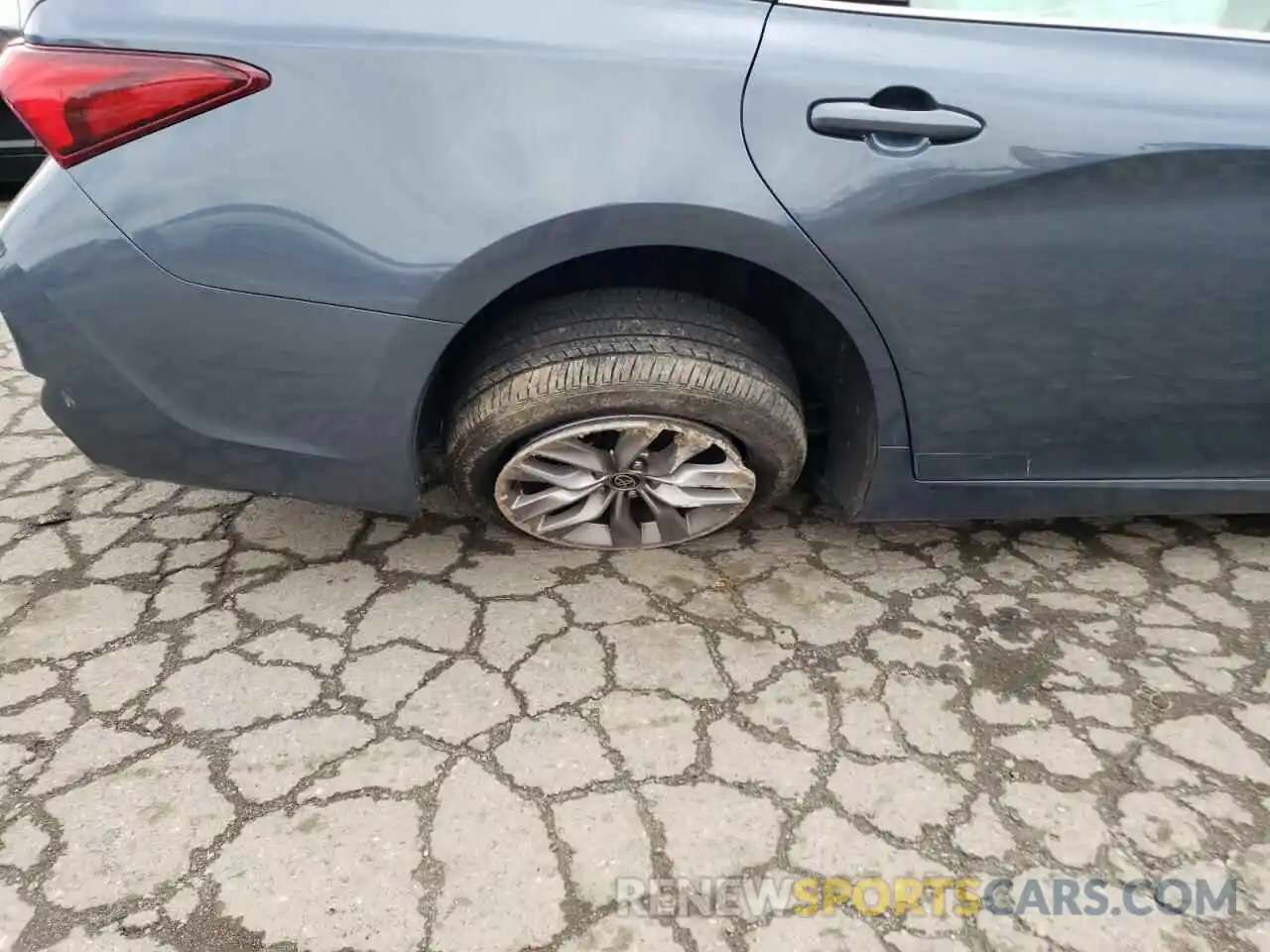 9 Photograph of a damaged car 4T1AZ1FB5MU059662 TOYOTA AVALON 2021