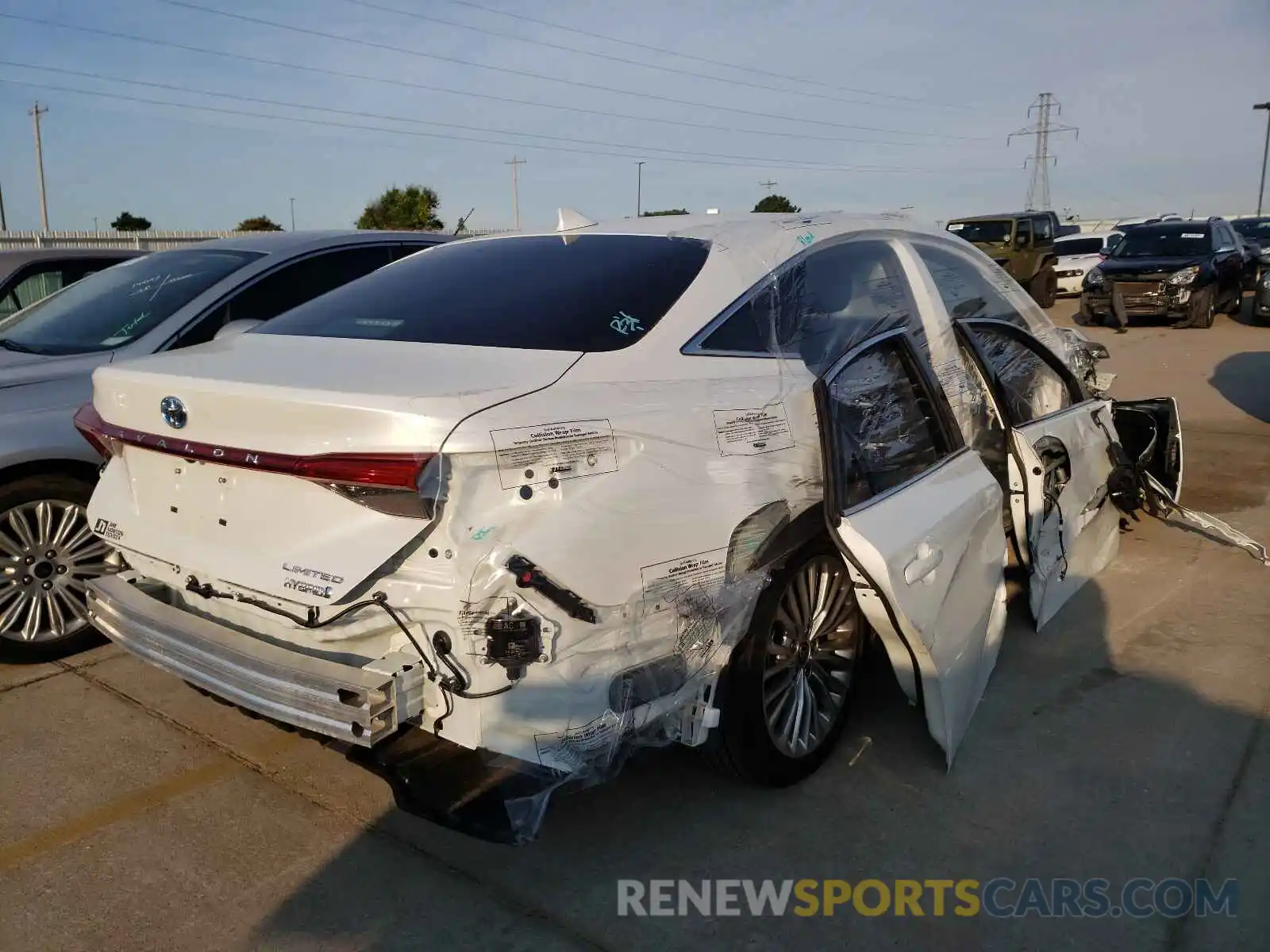 4 Photograph of a damaged car 4T1CA1AB1MU001488 TOYOTA AVALON 2021