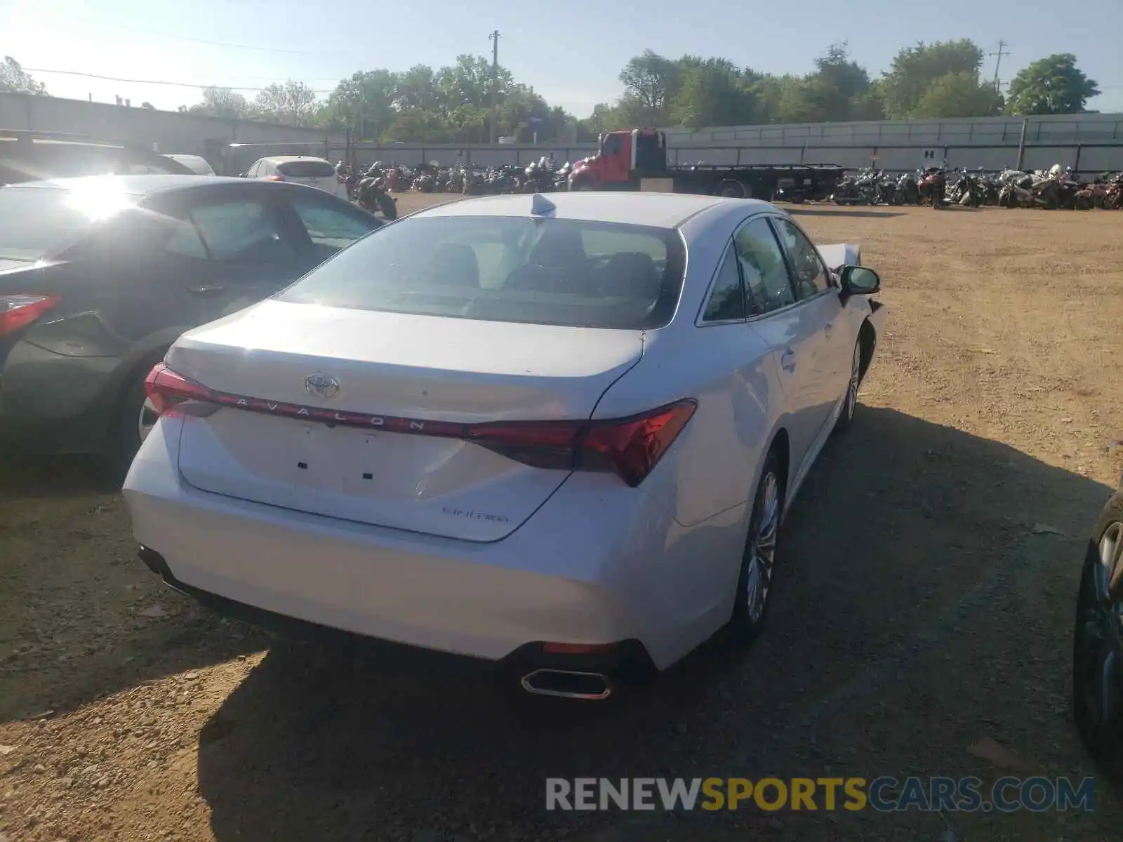 4 Photograph of a damaged car 4T1CZ1FB2MU064682 TOYOTA AVALON 2021