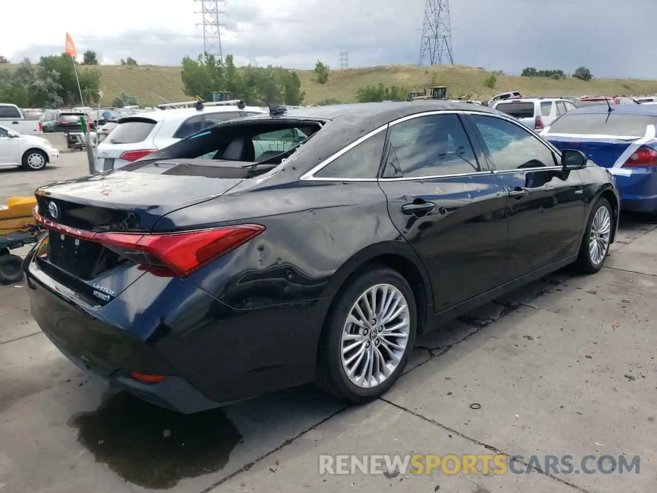 4 Photograph of a damaged car 4T1DA1AB0MU006833 TOYOTA AVALON 2021