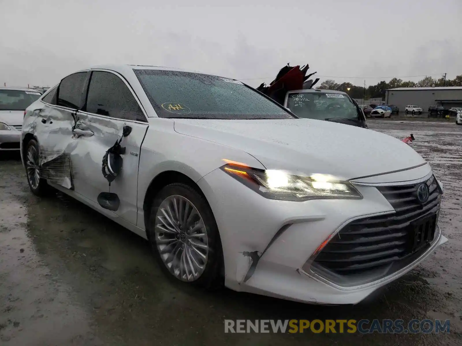 1 Photograph of a damaged car 4T1DA1AB0MU008940 TOYOTA AVALON 2021