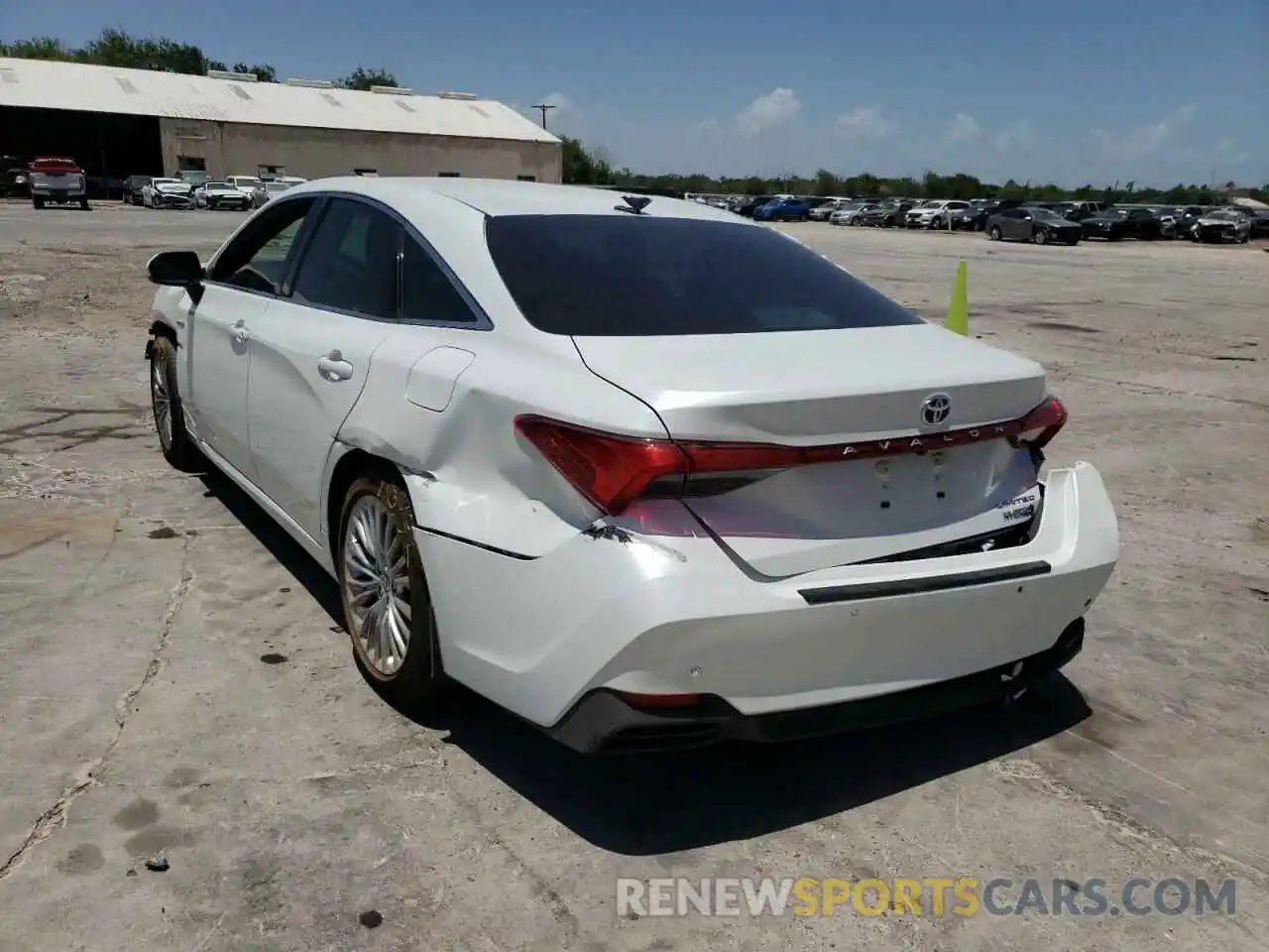 3 Photograph of a damaged car 4T1DA1AB1MU002810 TOYOTA AVALON 2021