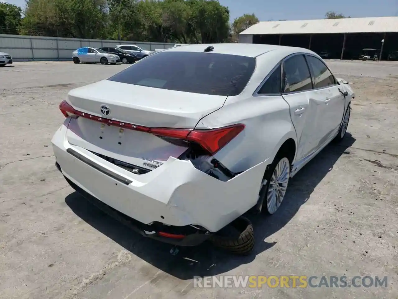 4 Photograph of a damaged car 4T1DA1AB1MU002810 TOYOTA AVALON 2021