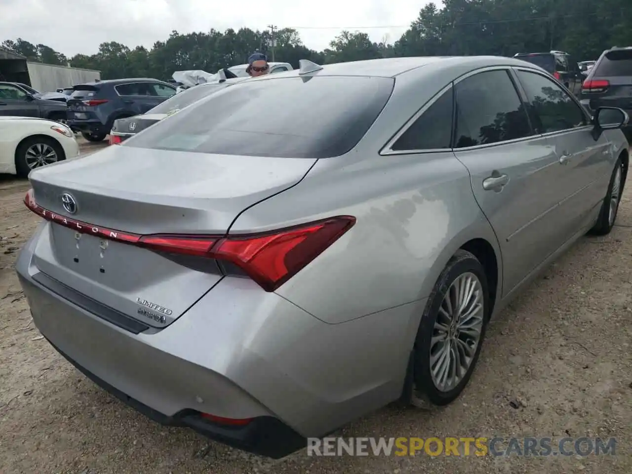 4 Photograph of a damaged car 4T1DA1AB2MU009233 TOYOTA AVALON 2021