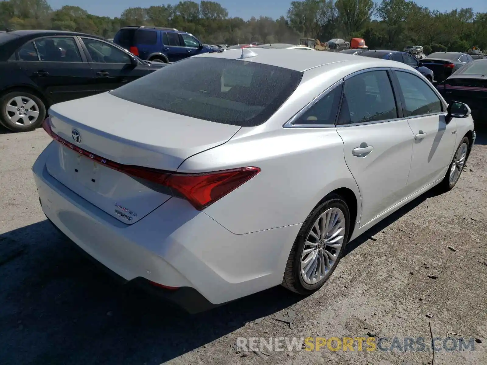 4 Photograph of a damaged car 4T1DA1AB3MU004557 TOYOTA AVALON 2021