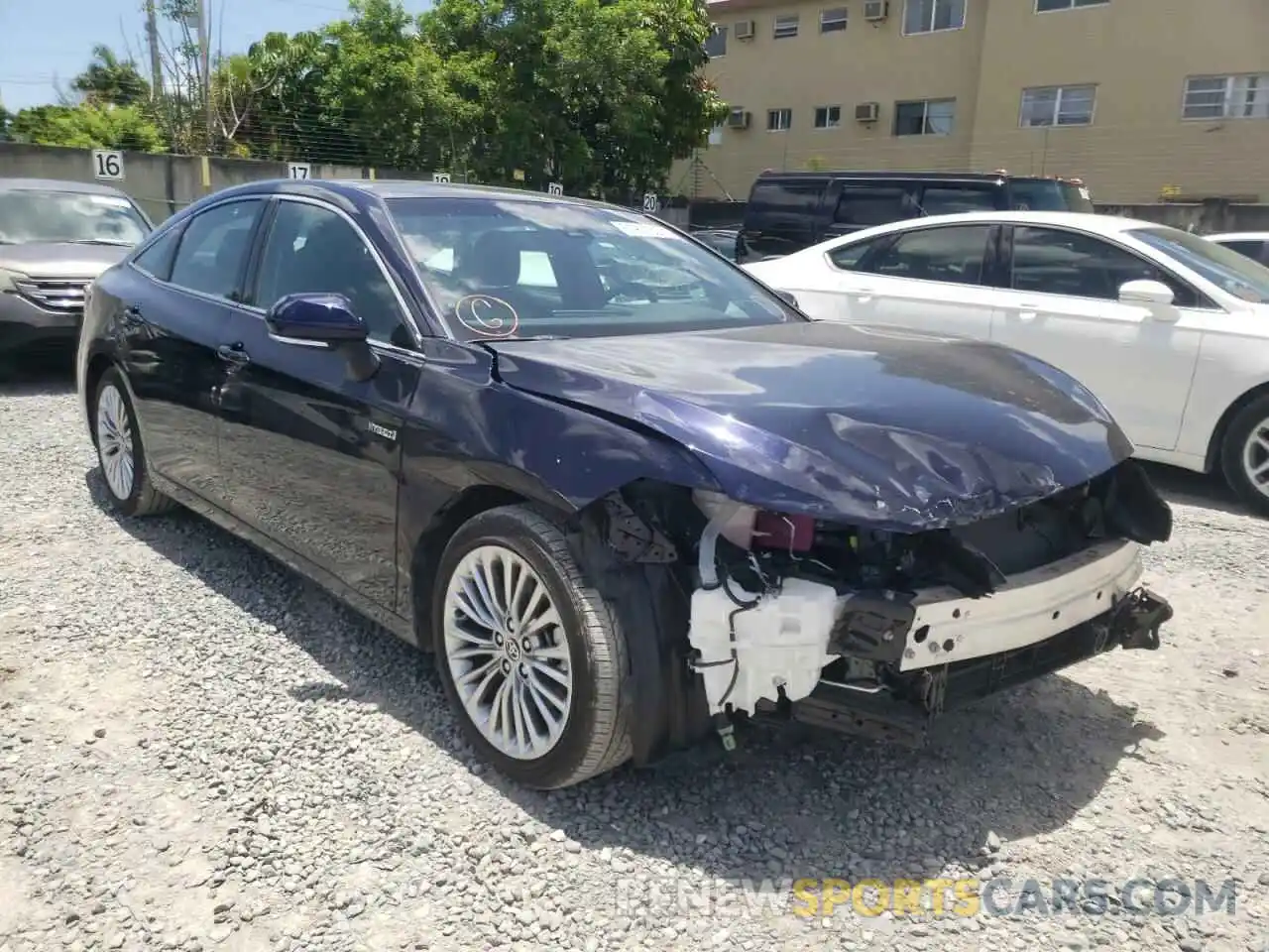 1 Photograph of a damaged car 4T1DA1AB3MU005367 TOYOTA AVALON 2021