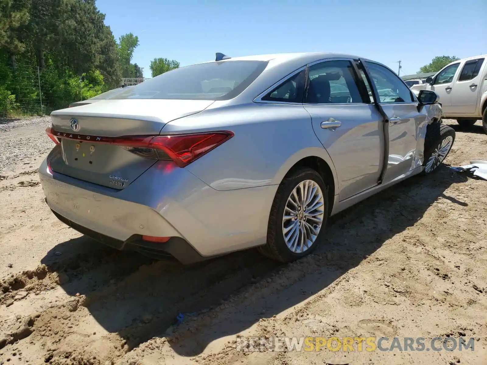 4 Photograph of a damaged car 4T1DA1AB5MU002244 TOYOTA AVALON 2021