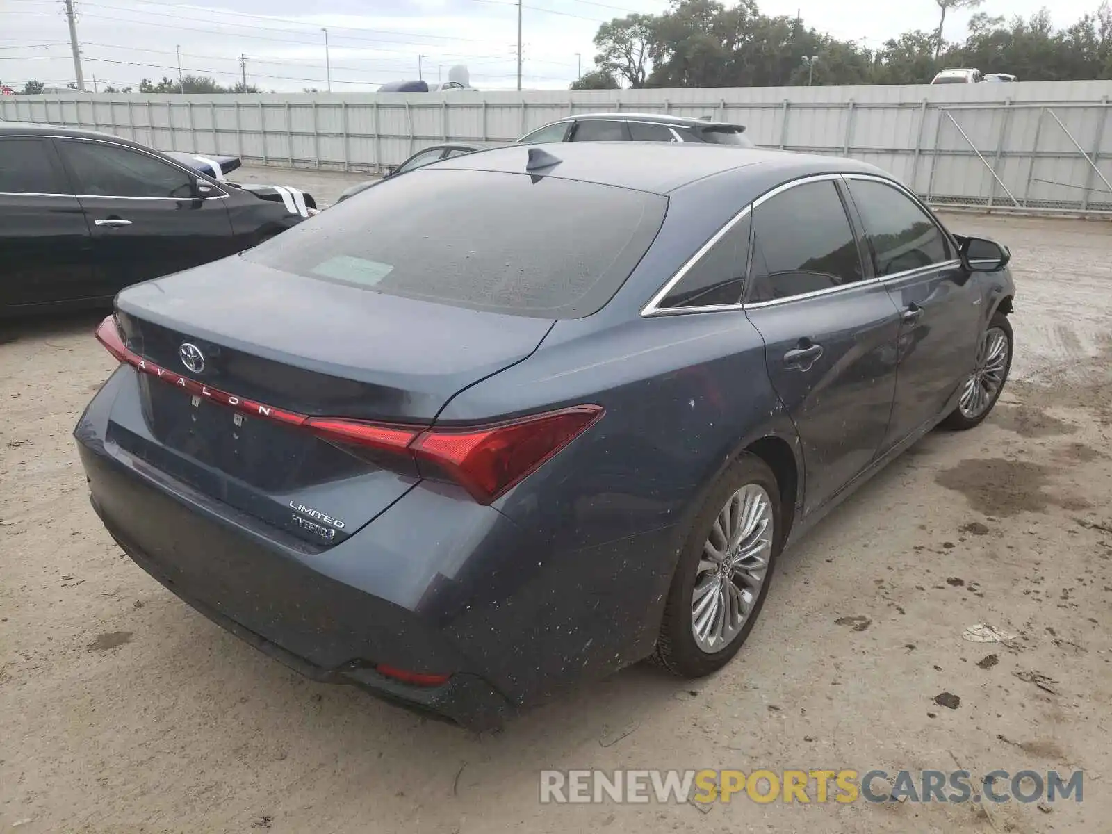 4 Photograph of a damaged car 4T1DA1AB6MU005444 TOYOTA AVALON 2021