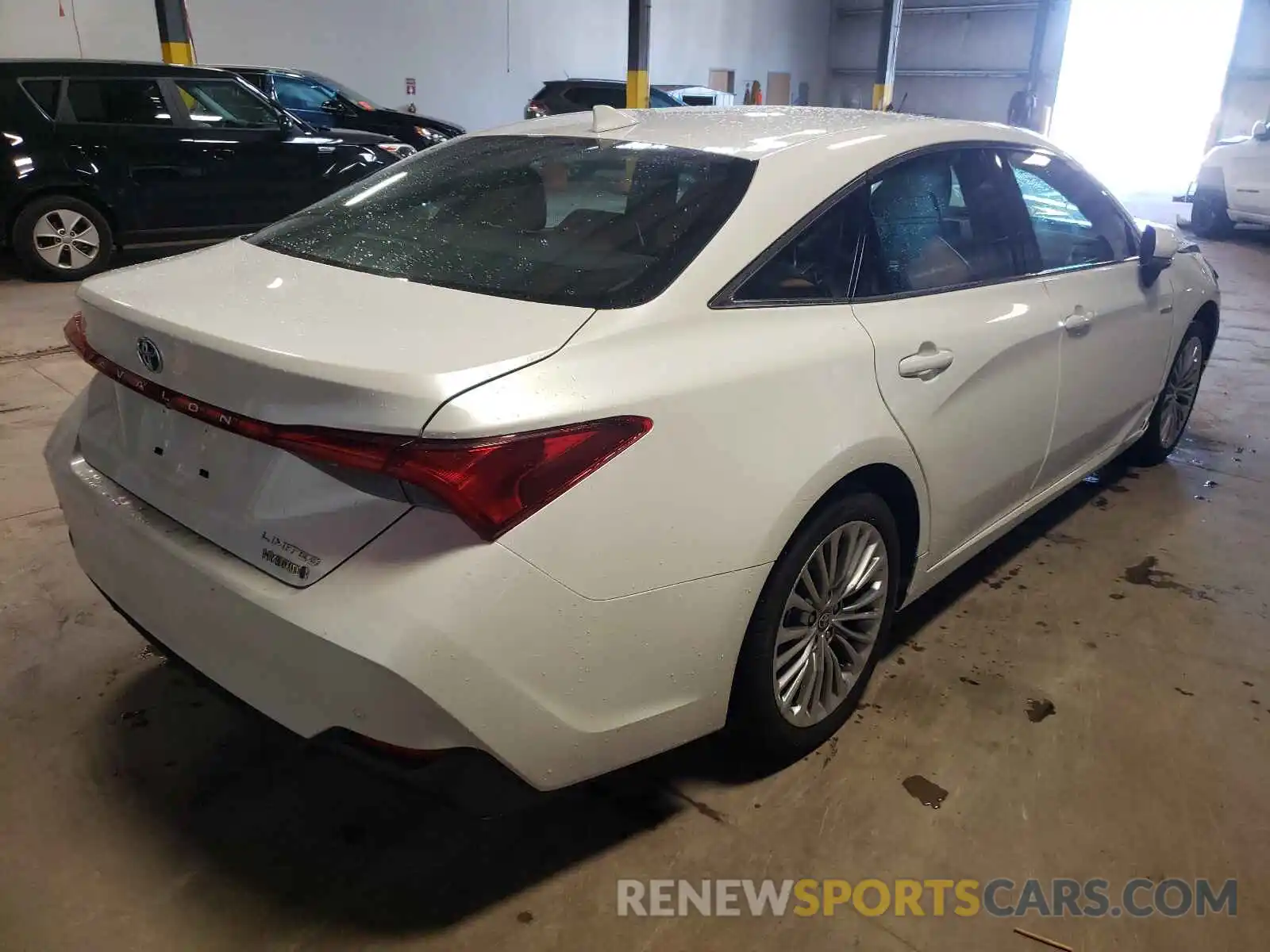 4 Photograph of a damaged car 4T1DA1AB8MU007471 TOYOTA AVALON 2021