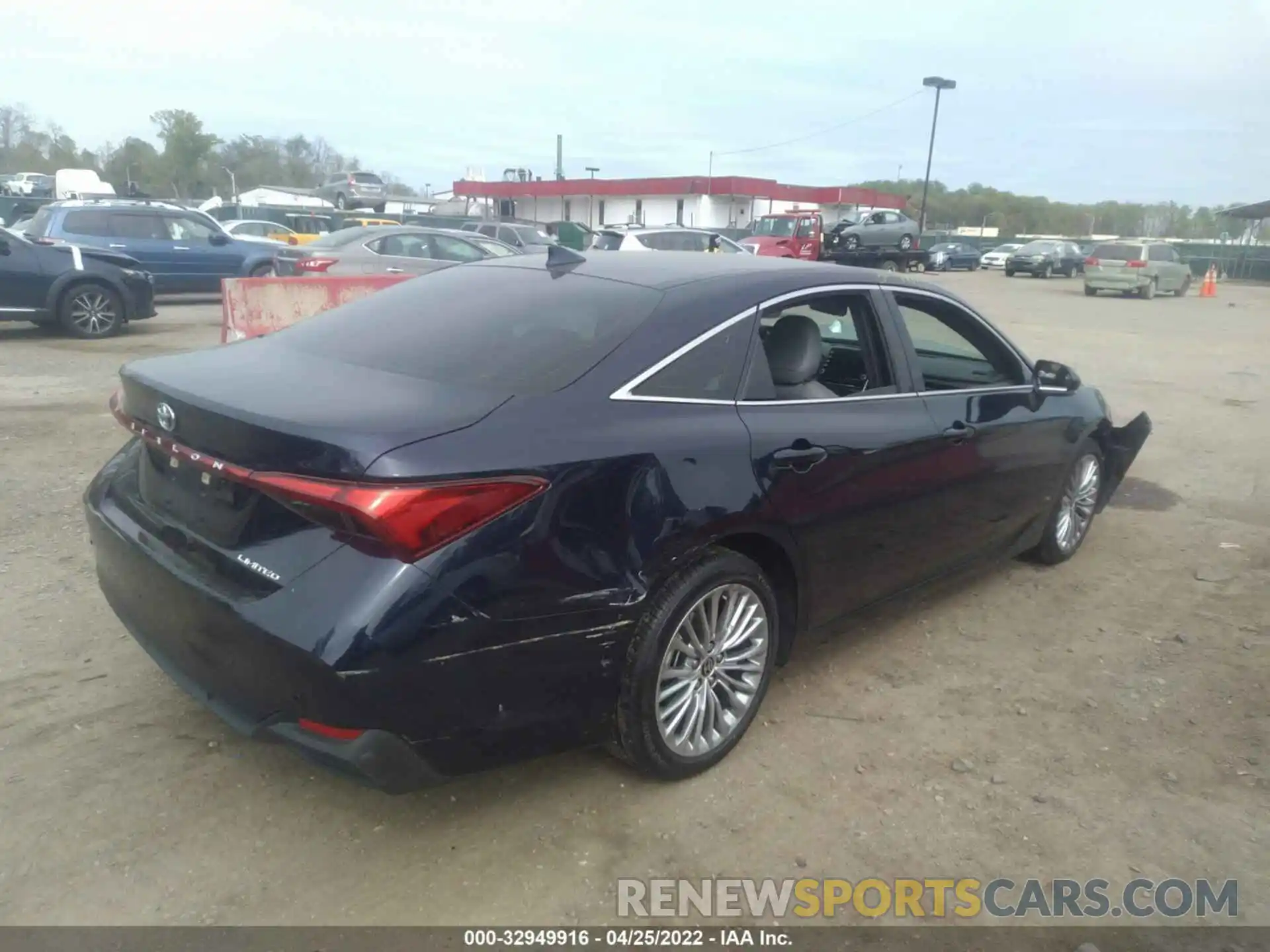 4 Photograph of a damaged car 4T1DA1AB8MU010788 TOYOTA AVALON 2021