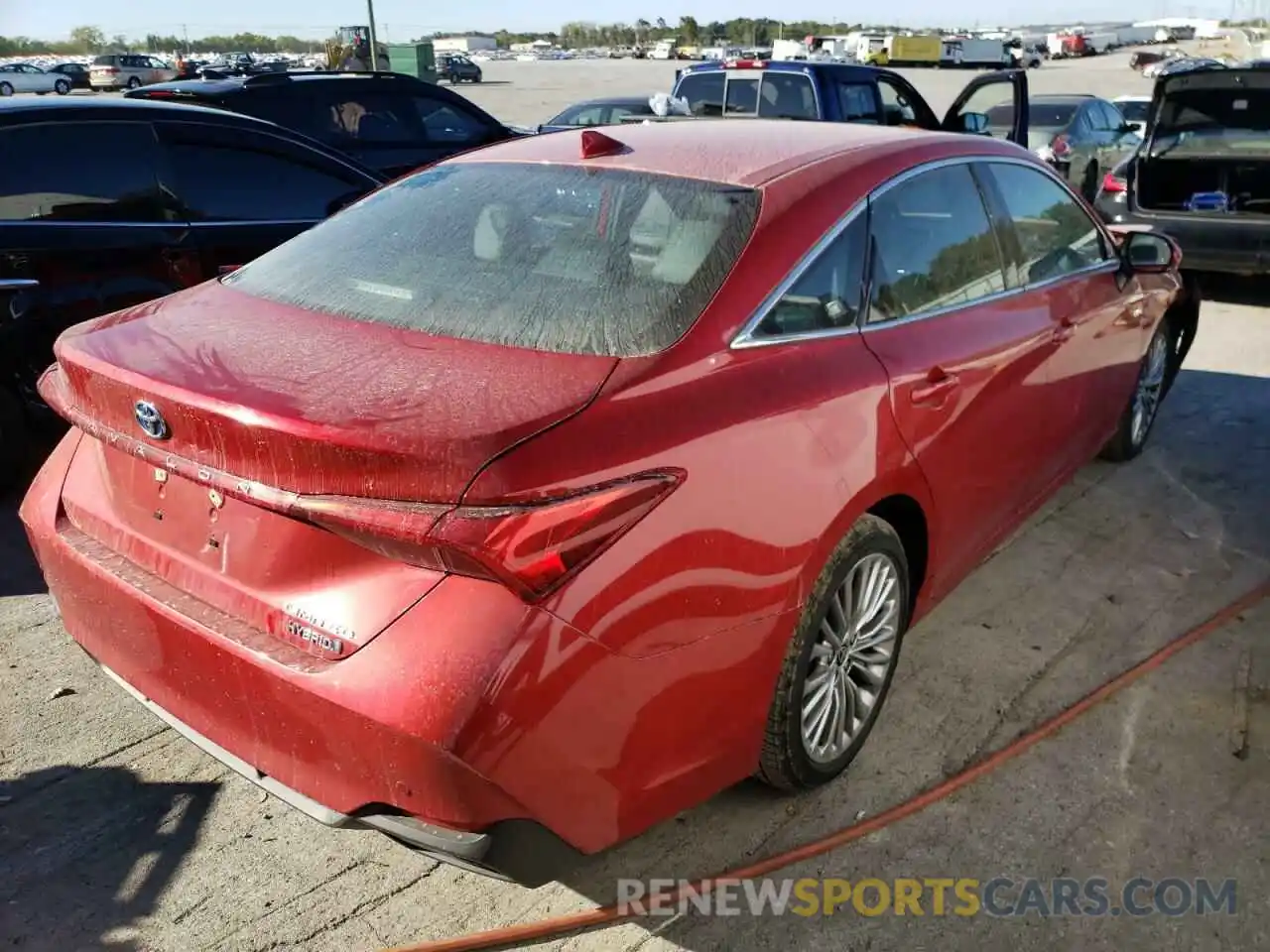 4 Photograph of a damaged car 4T1DA1AB9MU009598 TOYOTA AVALON 2021