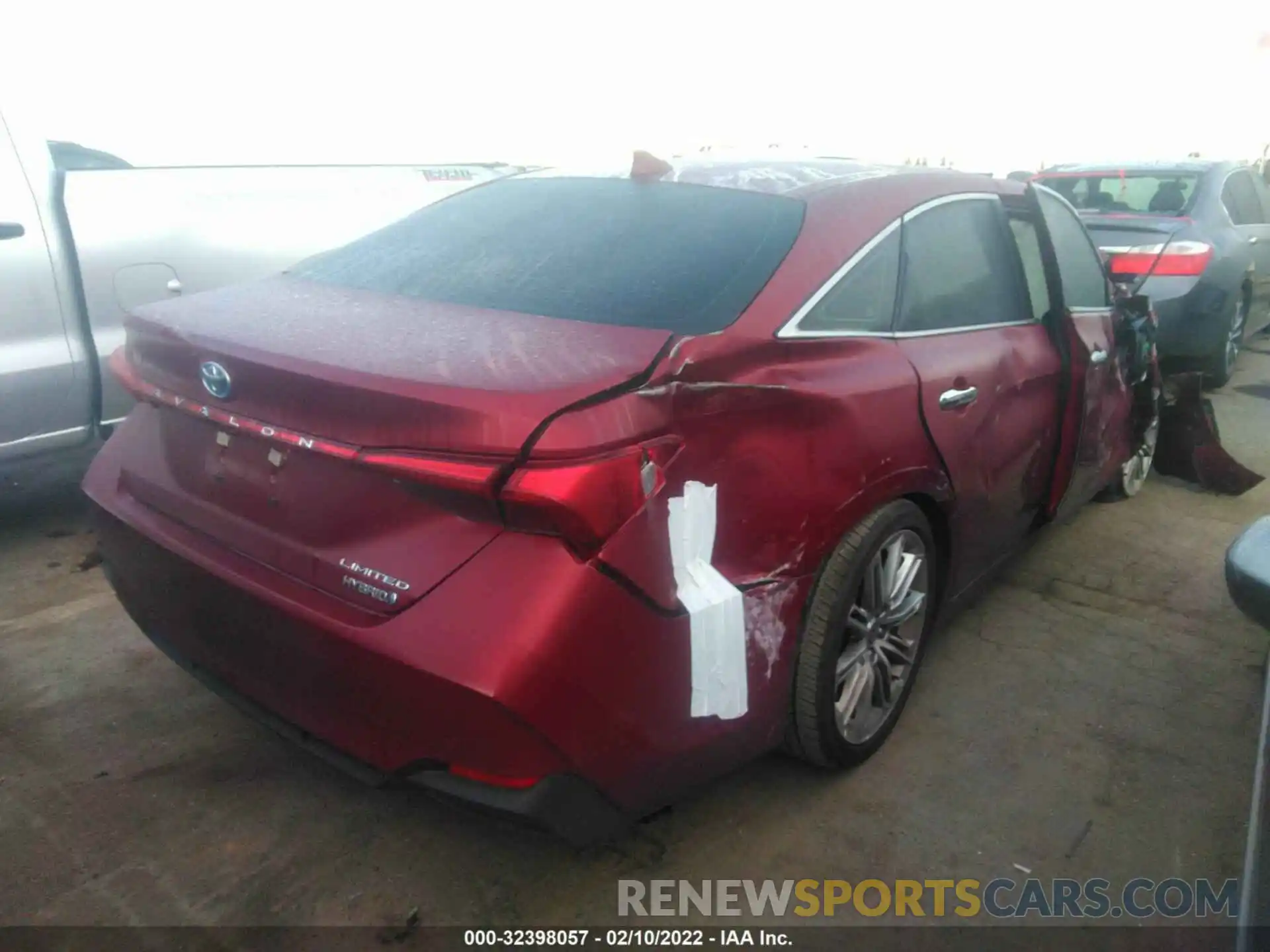 4 Photograph of a damaged car 4T1DA1AB9MU010217 TOYOTA AVALON 2021