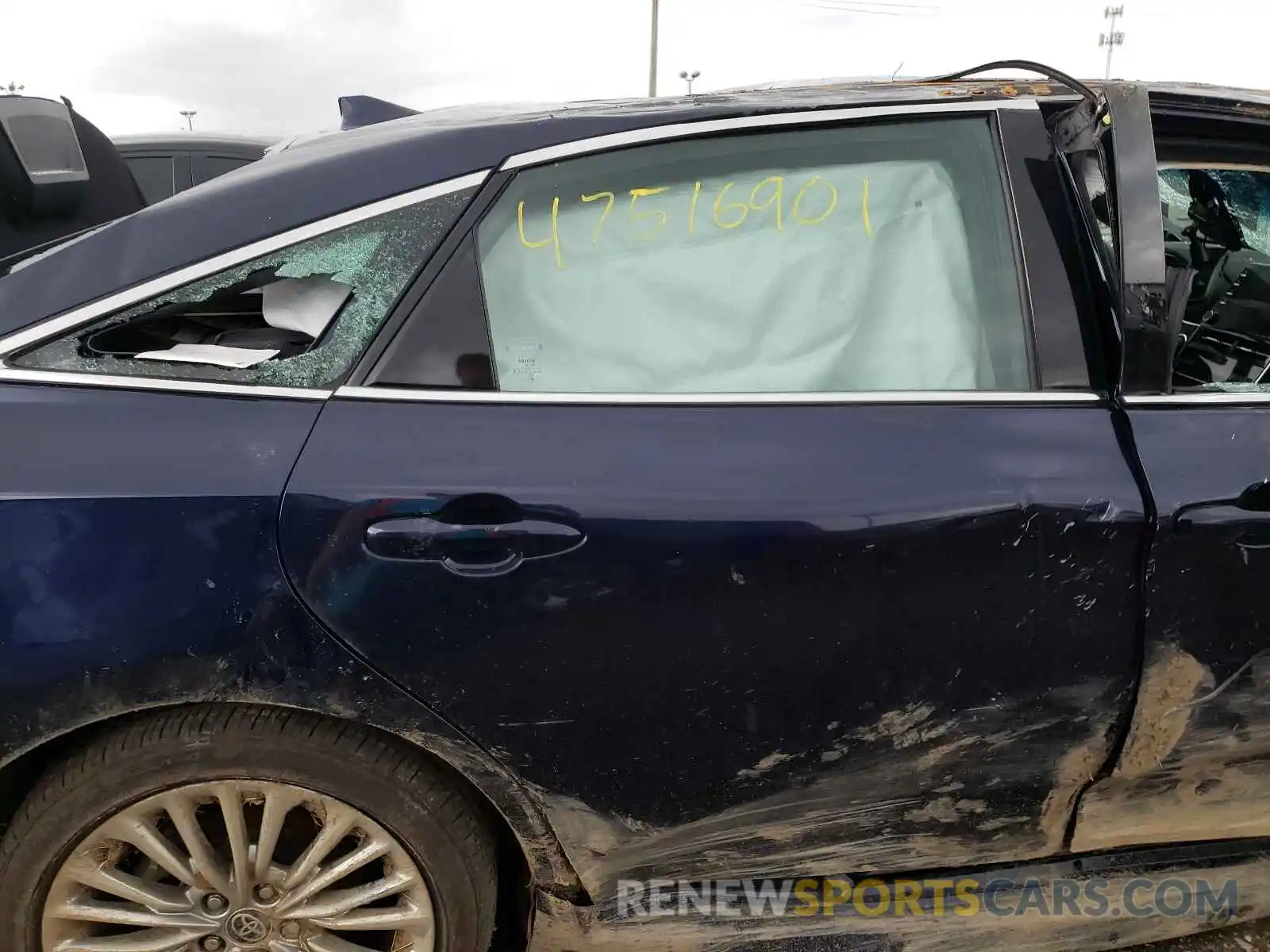 6 Photograph of a damaged car 4T1DZ1FBXMU061033 TOYOTA AVALON 2021