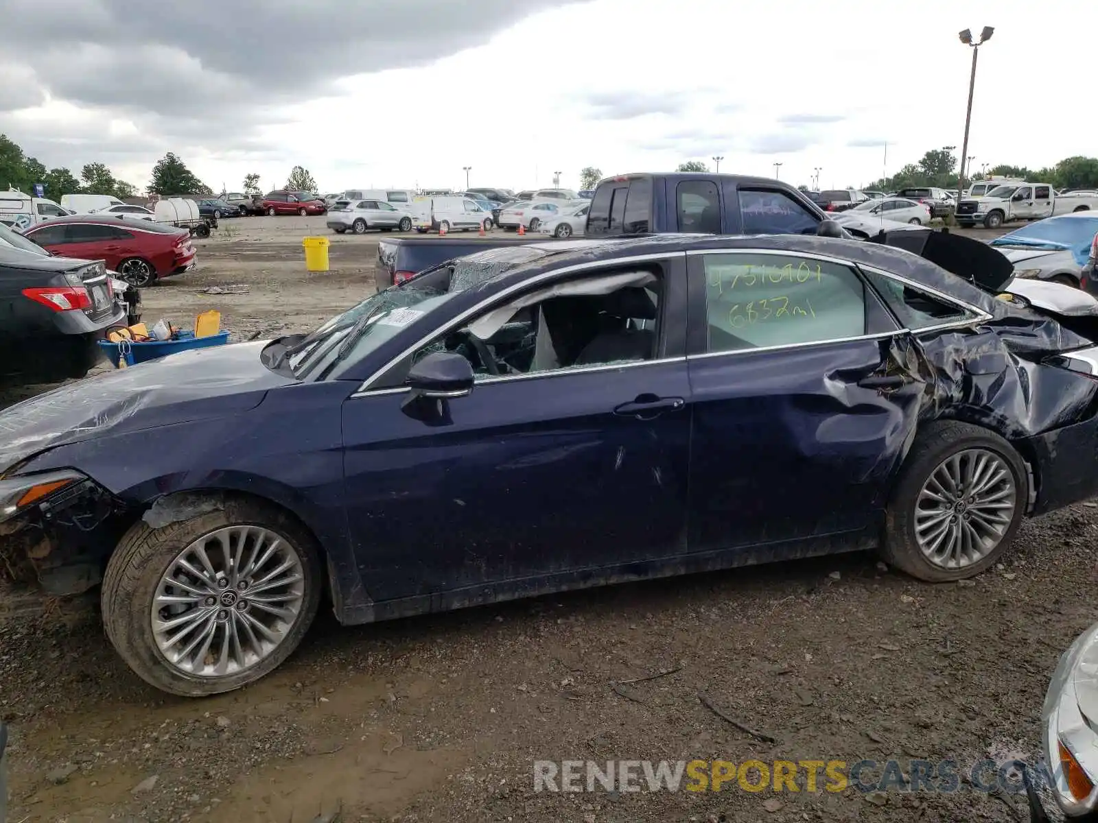 9 Photograph of a damaged car 4T1DZ1FBXMU061033 TOYOTA AVALON 2021