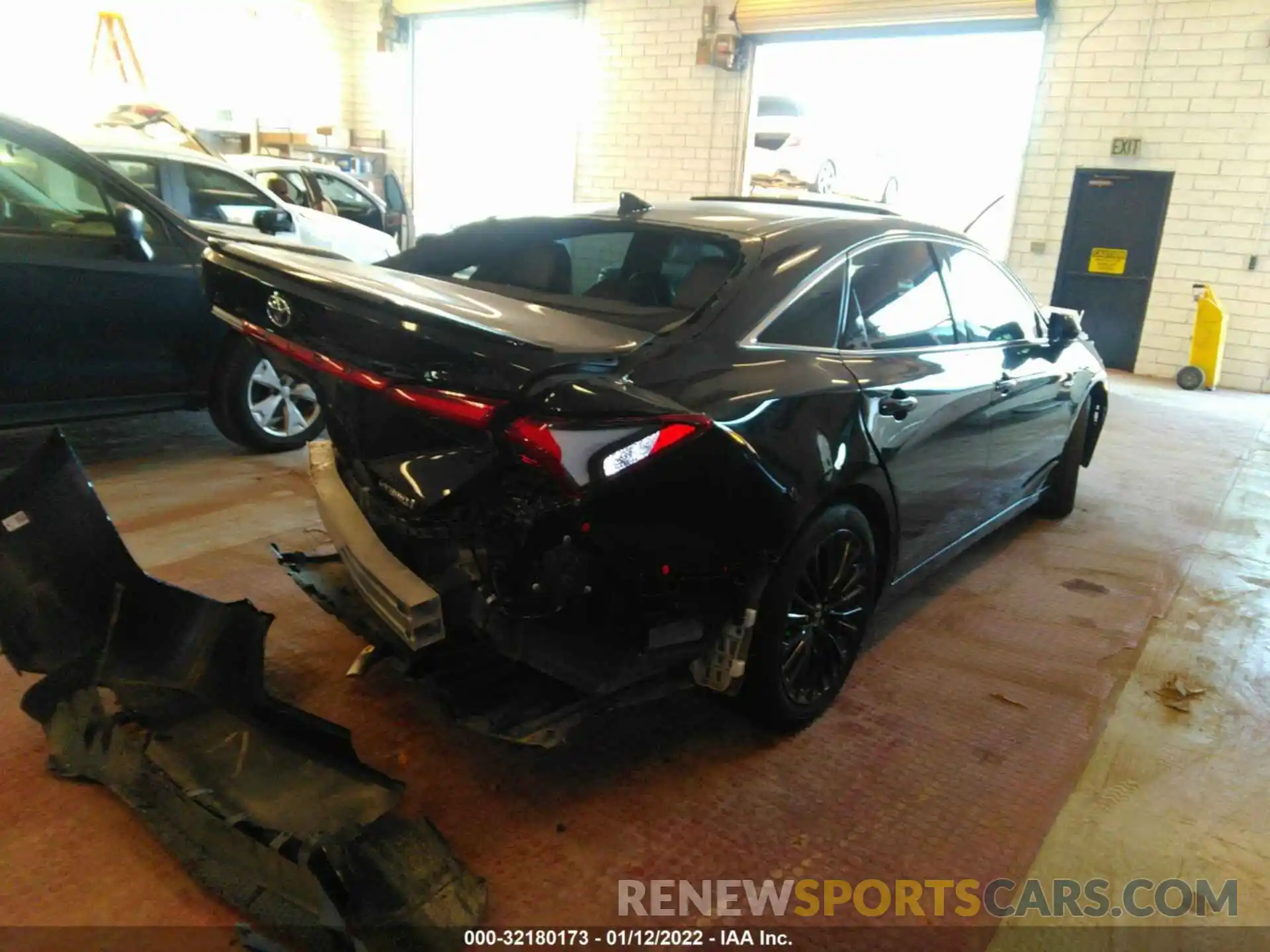 4 Photograph of a damaged car 4T1EA1AB3MU010069 TOYOTA AVALON 2021