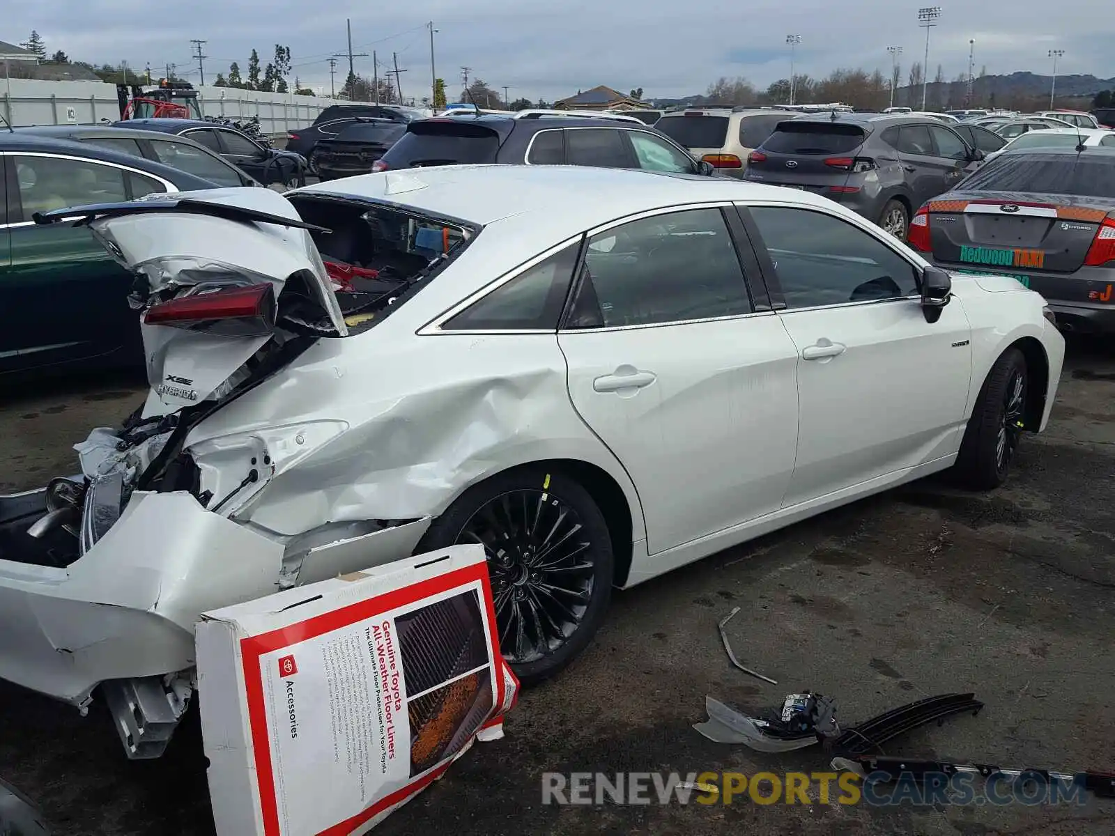 4 Photograph of a damaged car 4T1EA1AB4MU005110 TOYOTA AVALON 2021