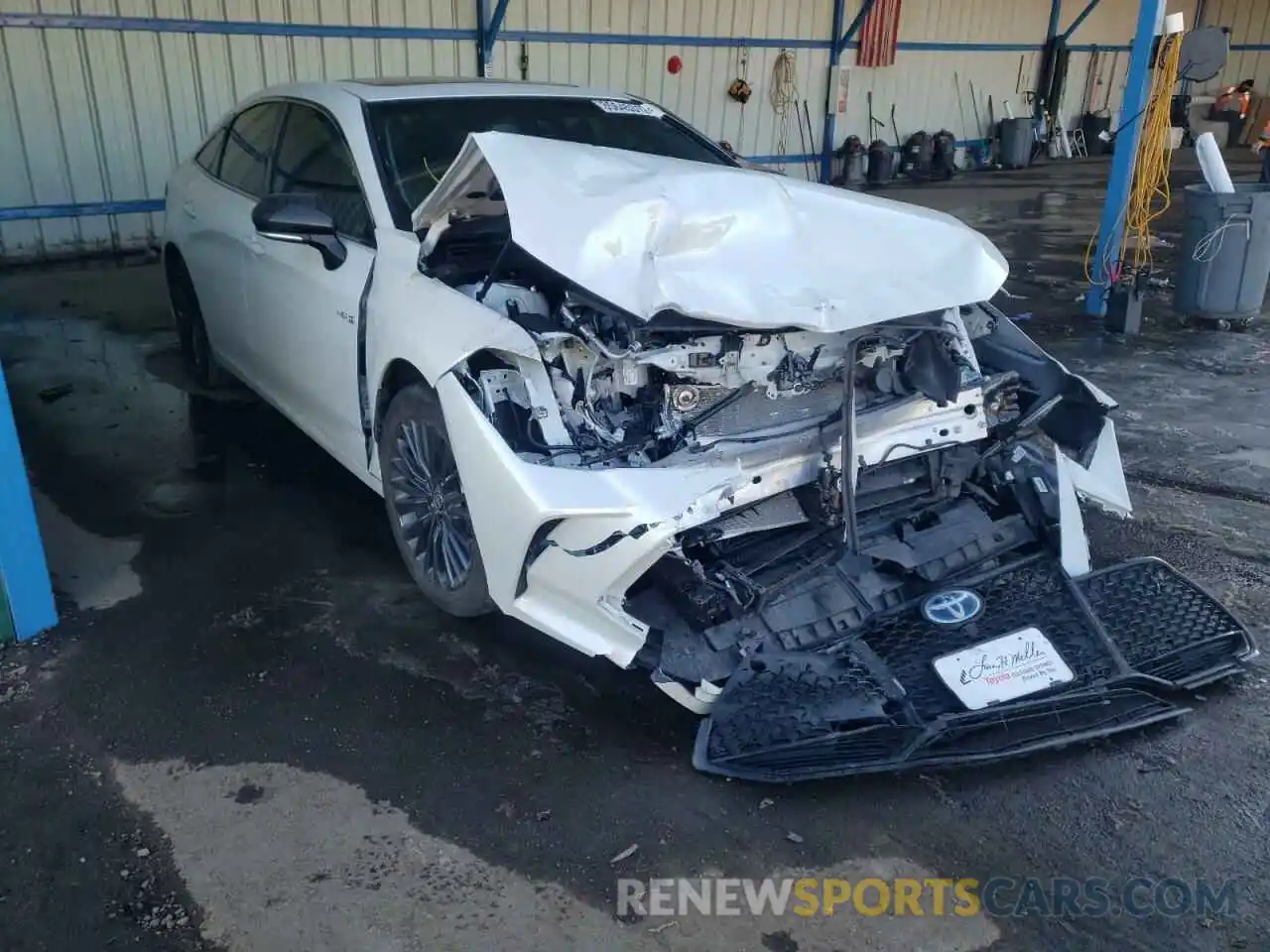 1 Photograph of a damaged car 4T1EA1AB6MU010308 TOYOTA AVALON 2021