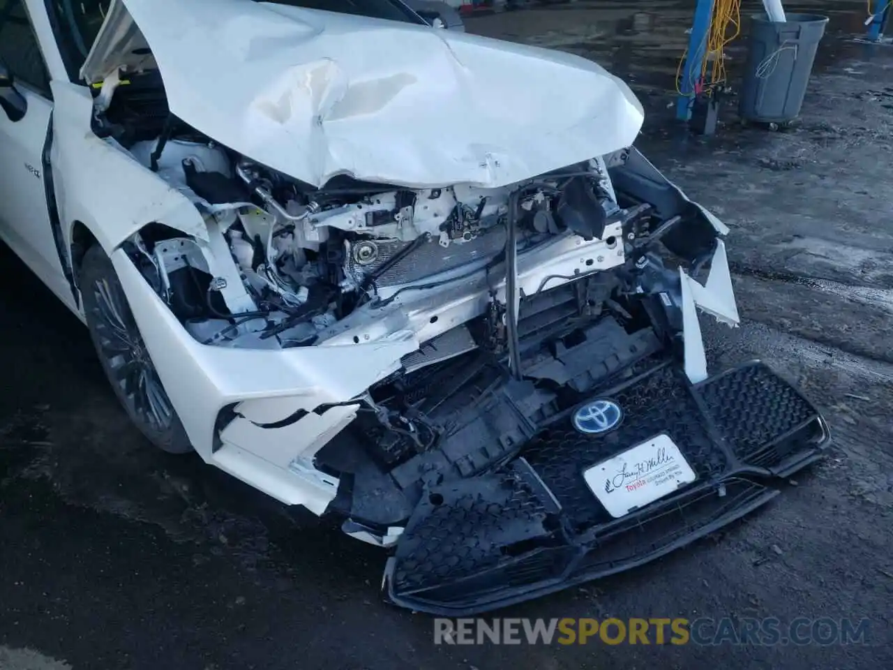 9 Photograph of a damaged car 4T1EA1AB6MU010308 TOYOTA AVALON 2021