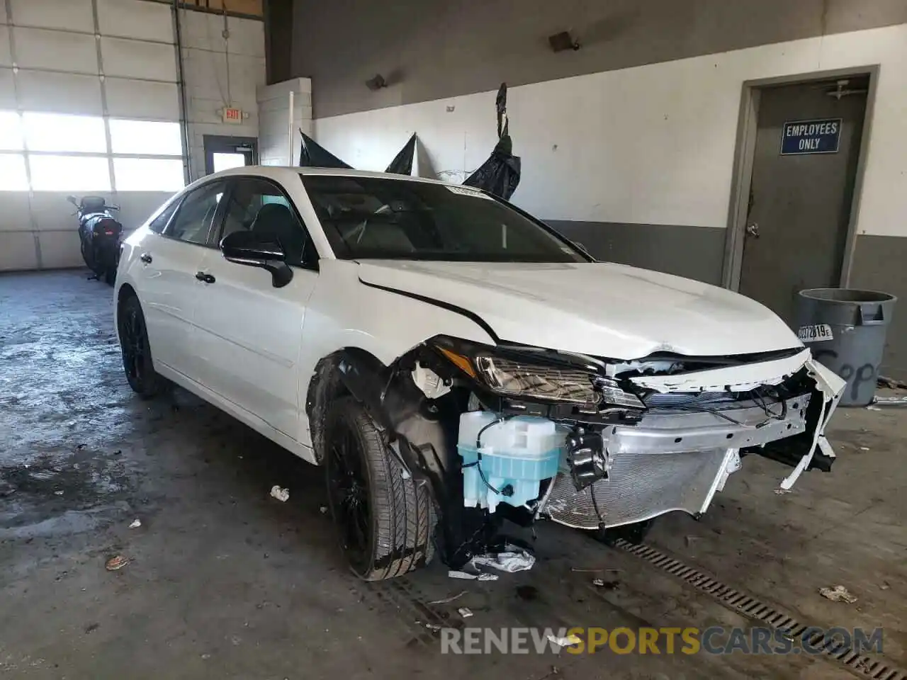 1 Photograph of a damaged car 4T1EZ1FB8MU070141 TOYOTA AVALON 2021