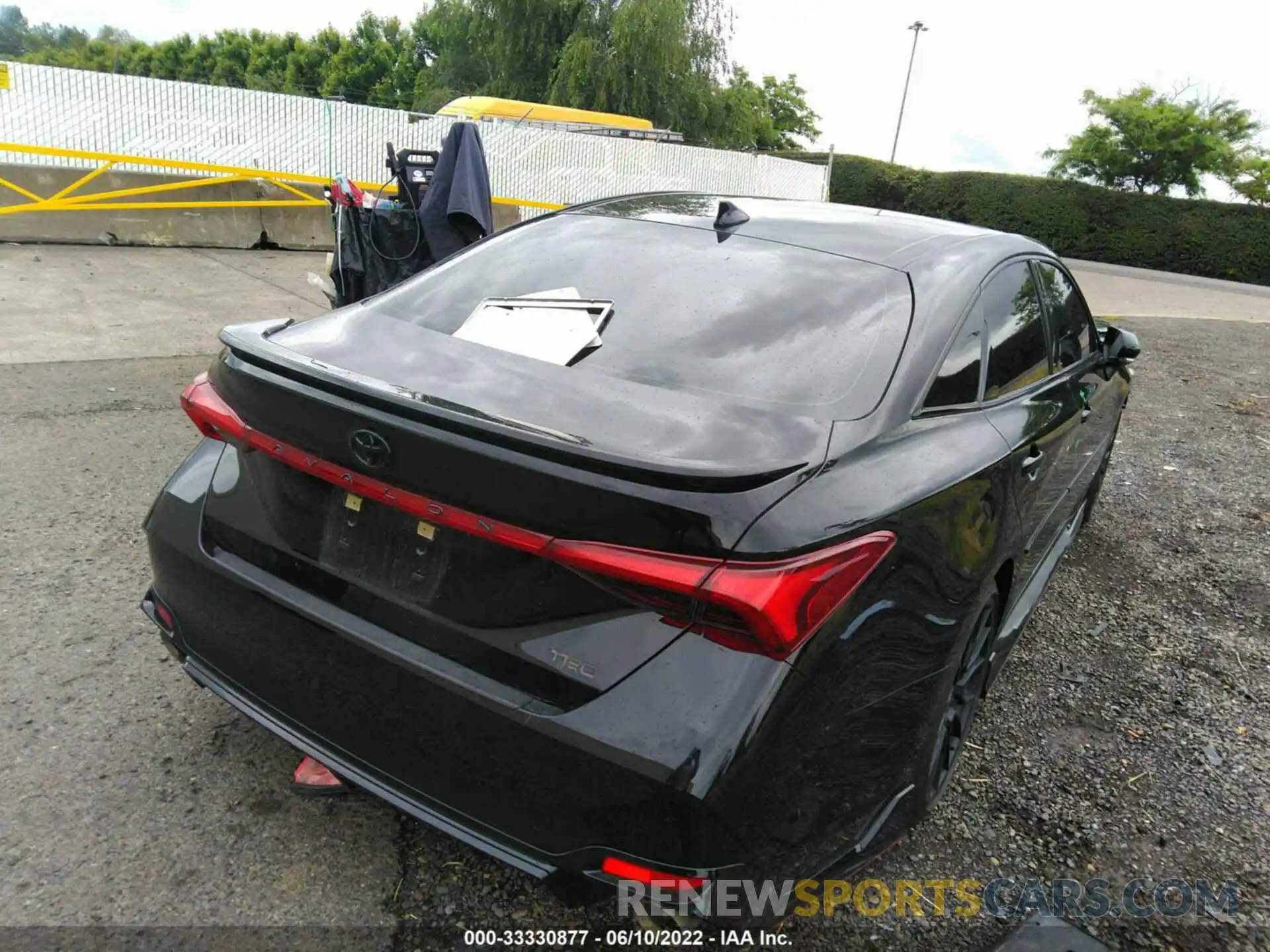 4 Photograph of a damaged car 4T1FZ1FB0MU069456 TOYOTA AVALON 2021