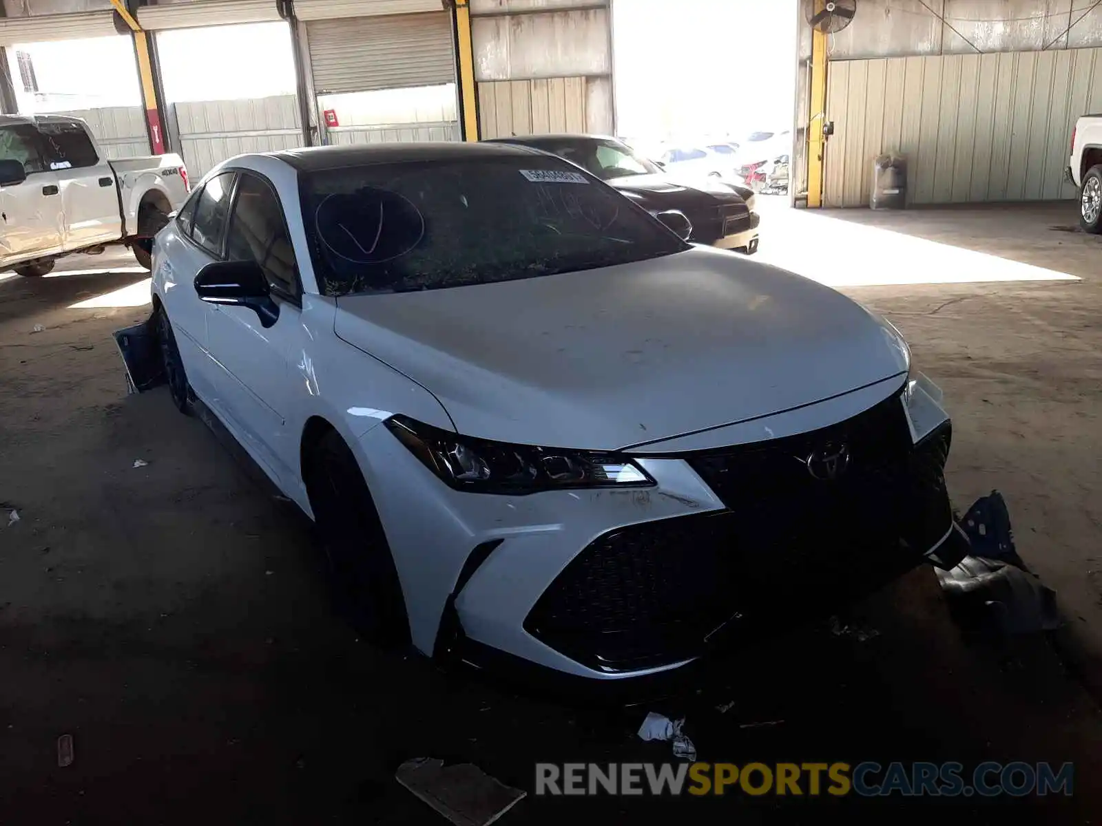 1 Photograph of a damaged car 4T1FZ1FB4MU065765 TOYOTA AVALON 2021