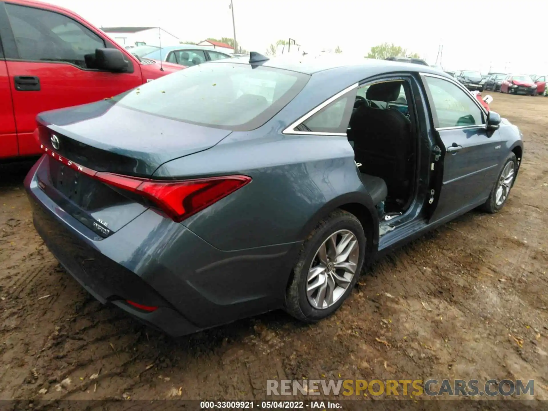 4 Photograph of a damaged car 4T1JA1ABXMU001562 TOYOTA AVALON 2021