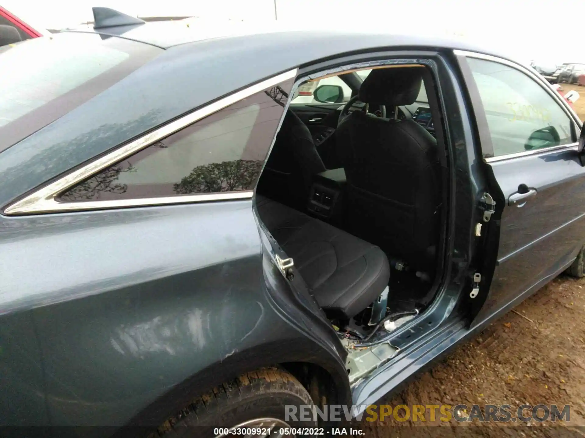 6 Photograph of a damaged car 4T1JA1ABXMU001562 TOYOTA AVALON 2021