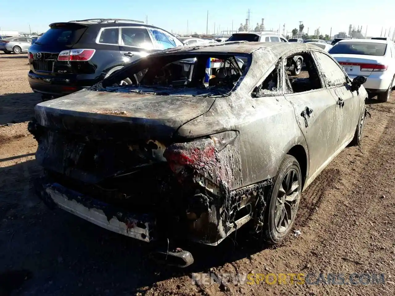 4 Photograph of a damaged car 4T1JZ1FB5MU060052 TOYOTA AVALON 2021