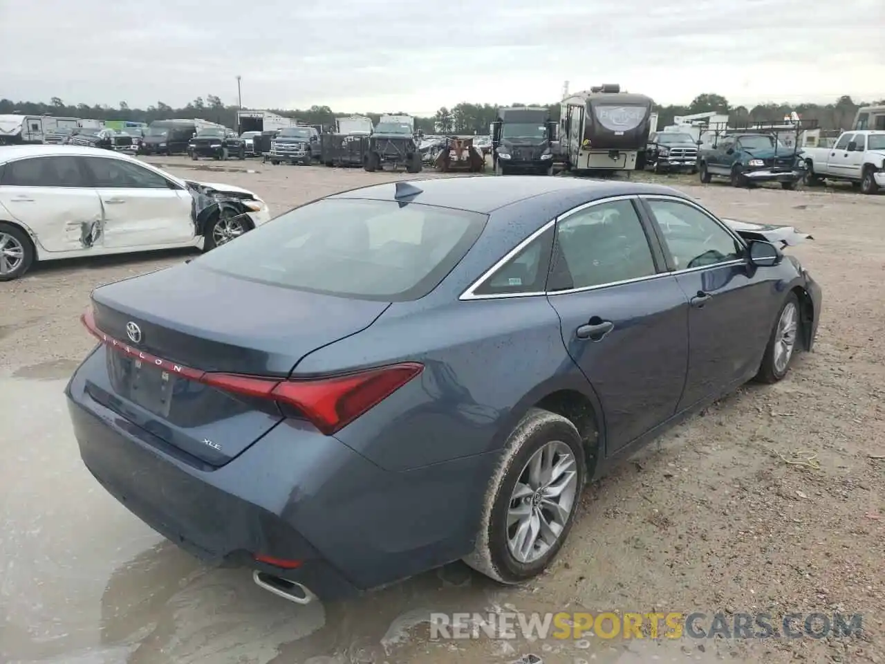 4 Photograph of a damaged car 4T1JZ1FB5MU064120 TOYOTA AVALON 2021