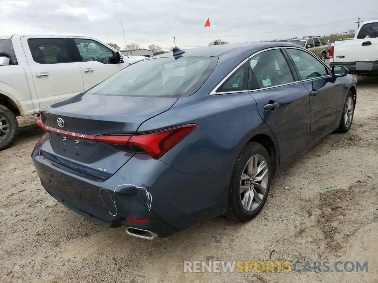 4 Photograph of a damaged car 4T1JZ1FB6MU064188 TOYOTA AVALON 2021