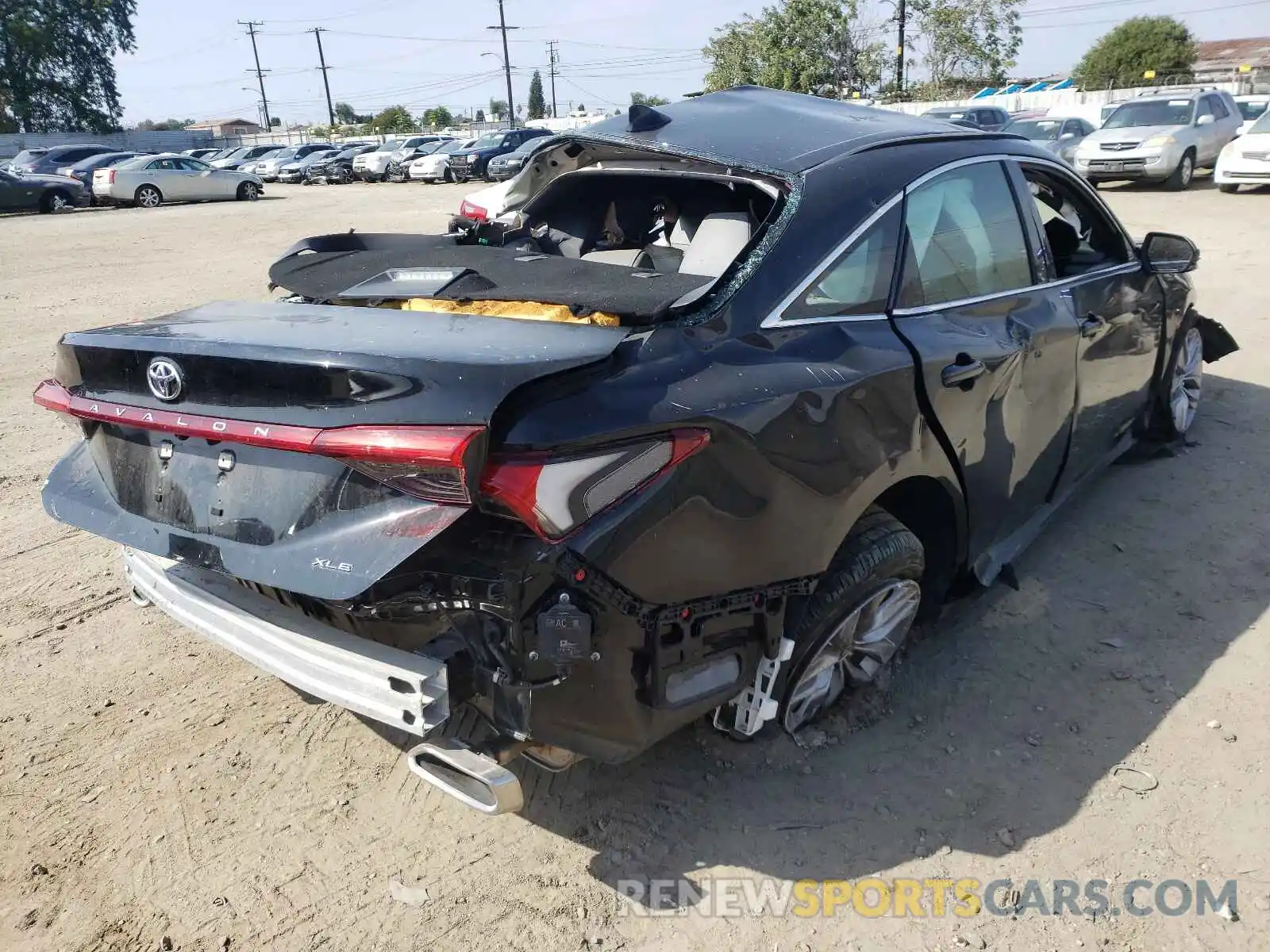 4 Photograph of a damaged car 4T1JZ1FBXMU064162 TOYOTA AVALON 2021