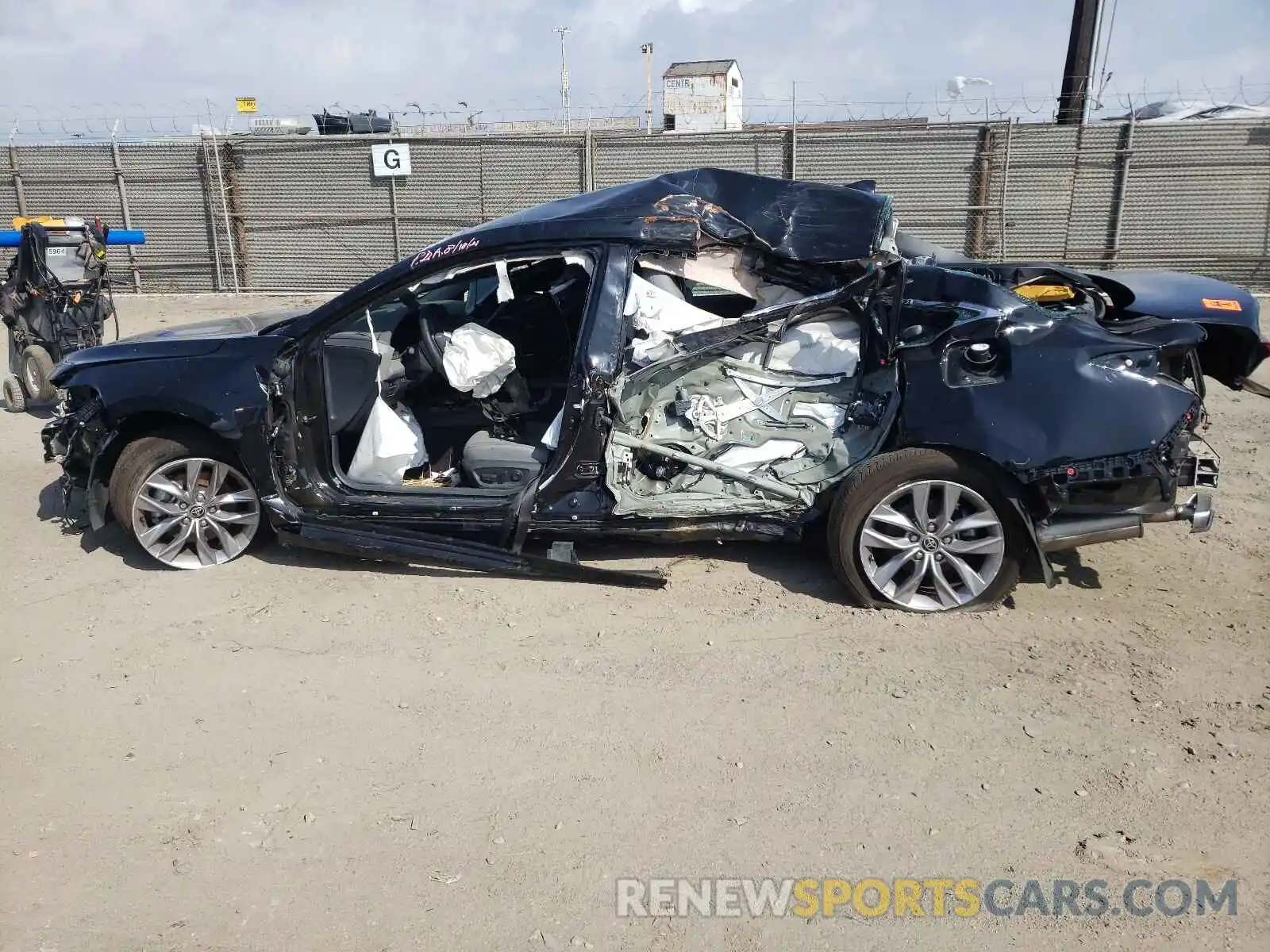 9 Photograph of a damaged car 4T1JZ1FBXMU064162 TOYOTA AVALON 2021