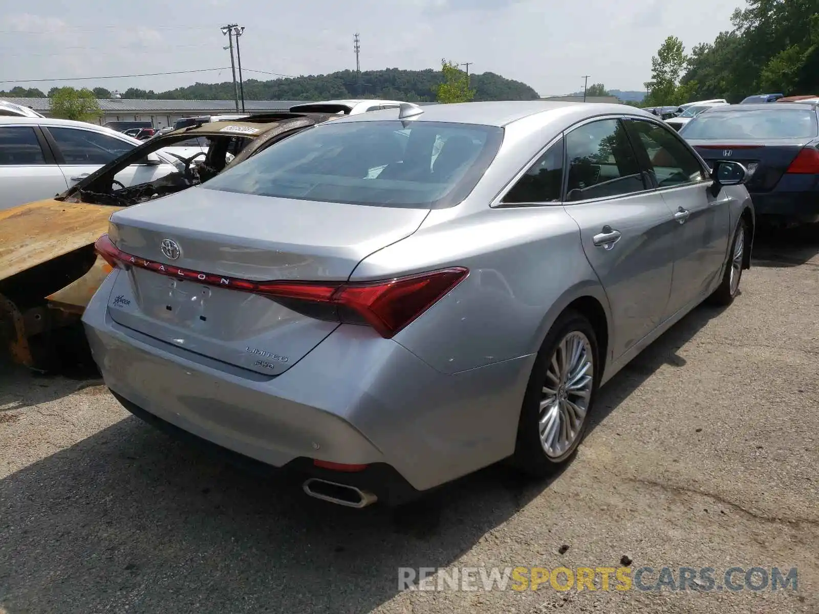 4 Photograph of a damaged car 4T1NB1BB4MU001506 TOYOTA AVALON 2021