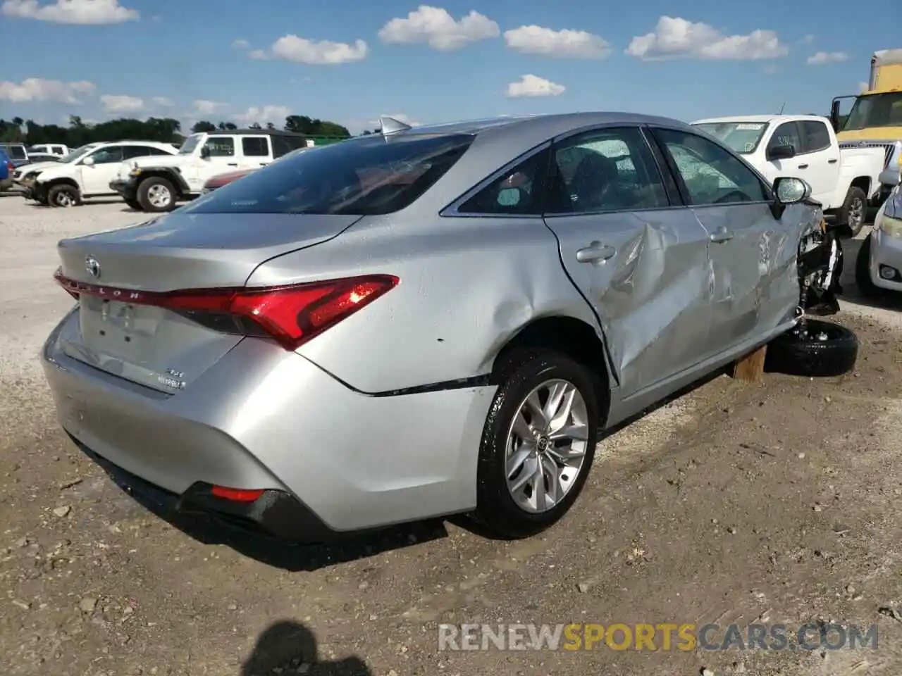 4 Photograph of a damaged car 4T1AA1AB6NU013371 TOYOTA AVALON 2022