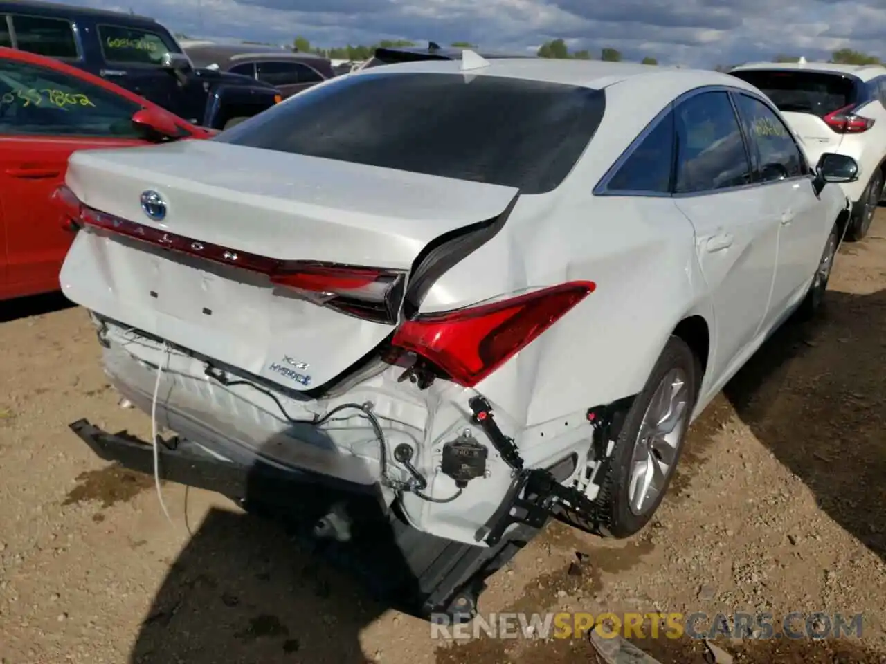 4 Photograph of a damaged car 4T1AA1AB9NU013803 TOYOTA AVALON 2022