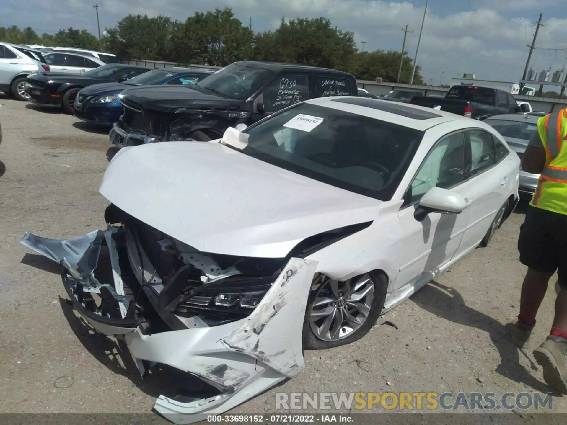 2 Photograph of a damaged car 4T1AZ1FB4NU078172 TOYOTA AVALON 2022