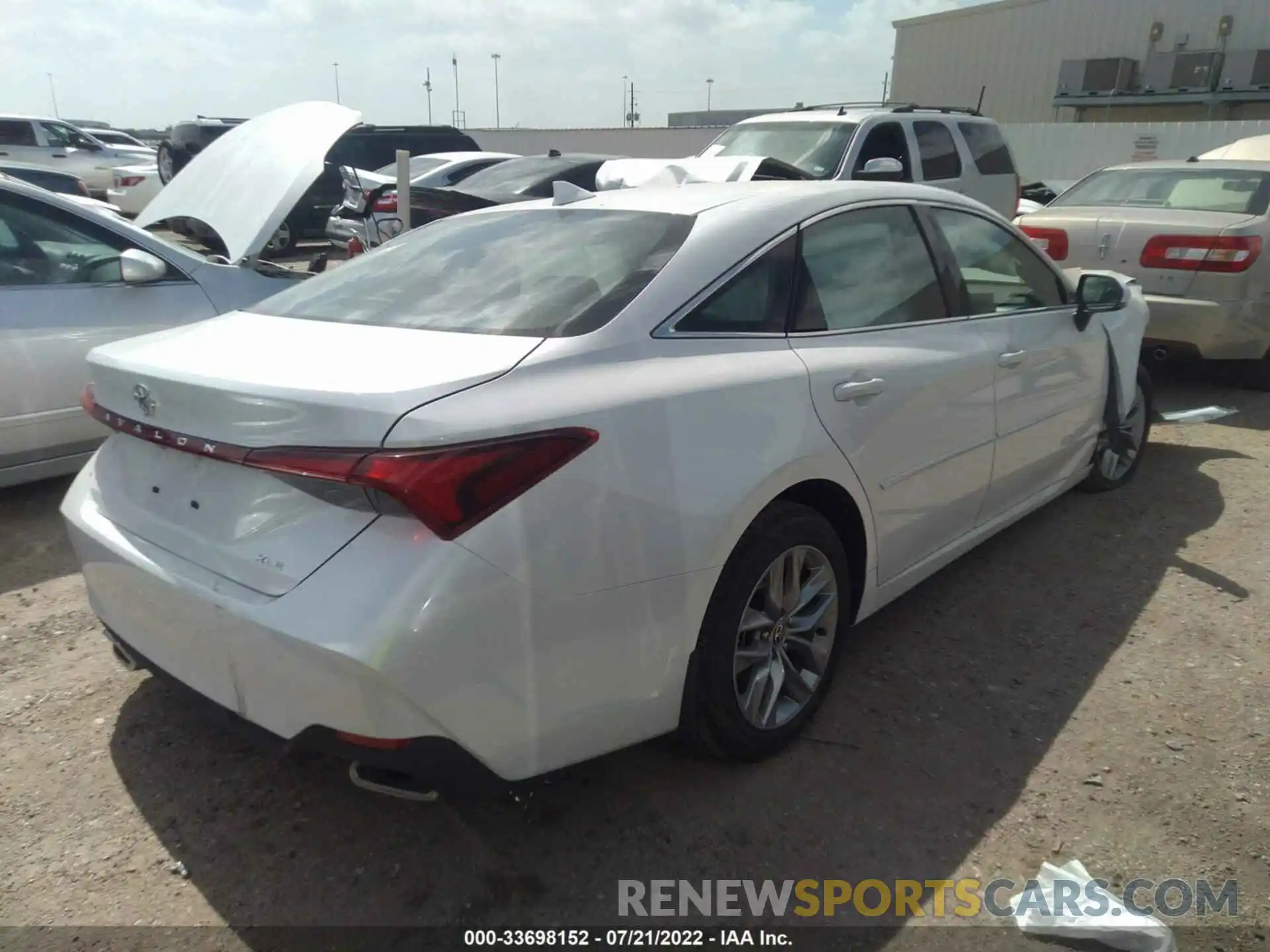 4 Photograph of a damaged car 4T1AZ1FB4NU078172 TOYOTA AVALON 2022