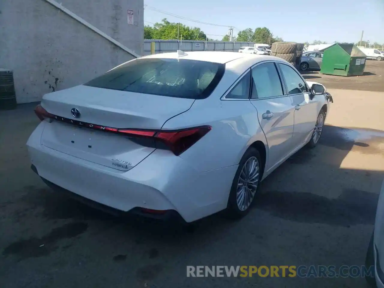 4 Photograph of a damaged car 4T1DA1AB1NU013355 TOYOTA AVALON 2022