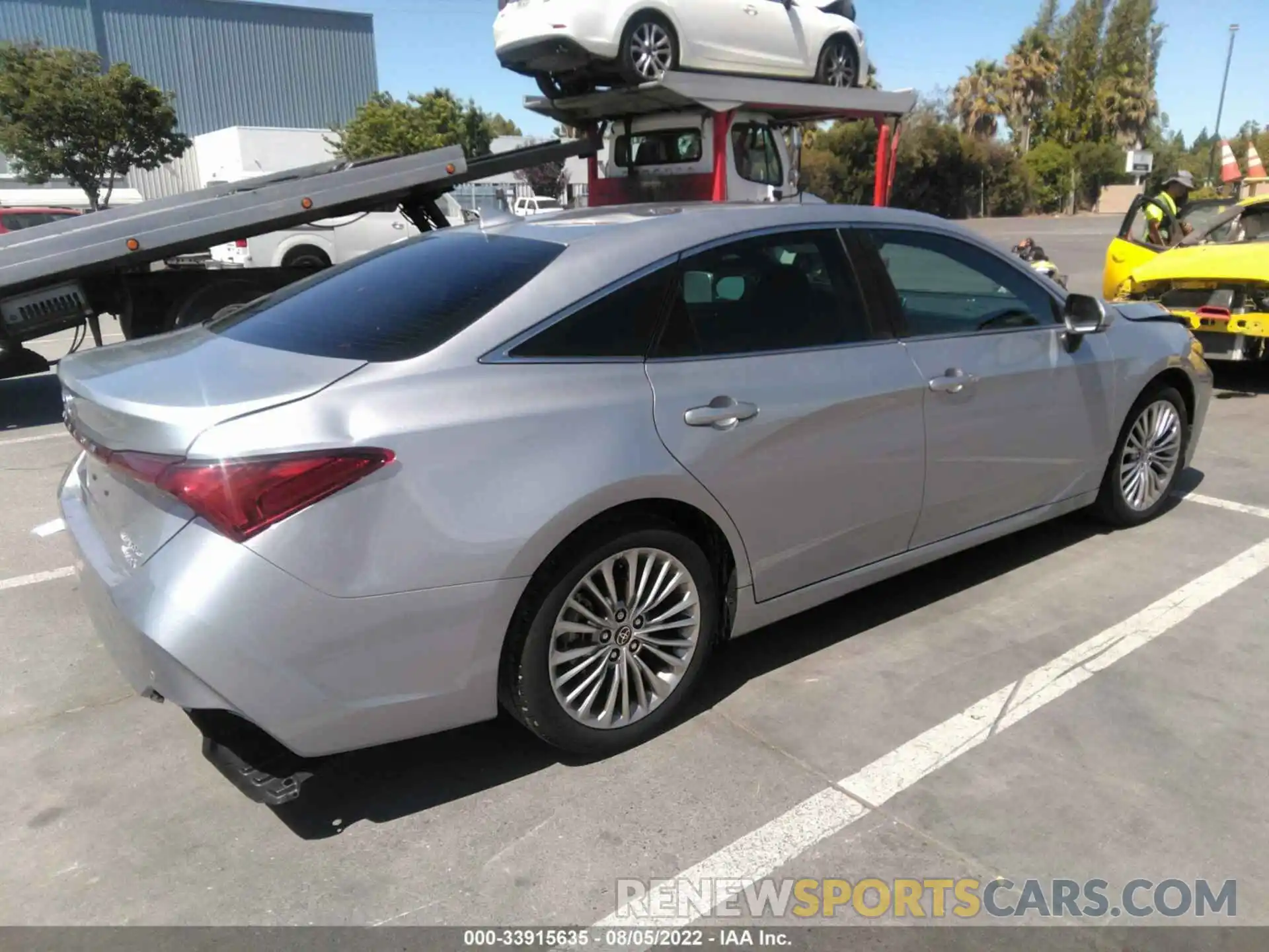 4 Photograph of a damaged car 4T1DA1AB9NU013376 TOYOTA AVALON 2022