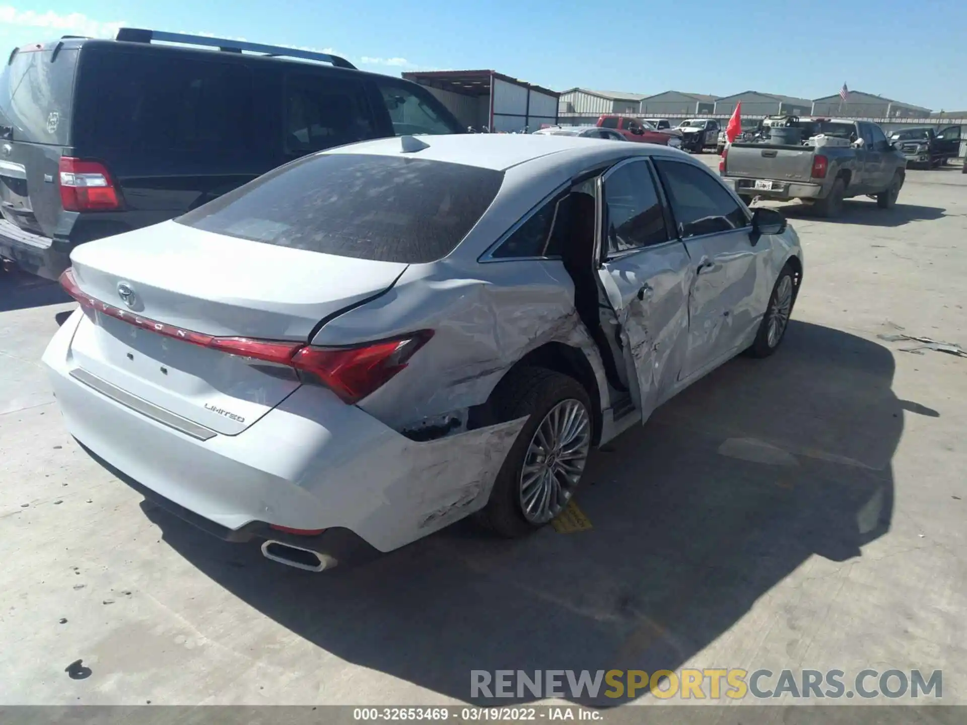 4 Photograph of a damaged car 4T1DZ1FB4NU071994 TOYOTA AVALON 2022