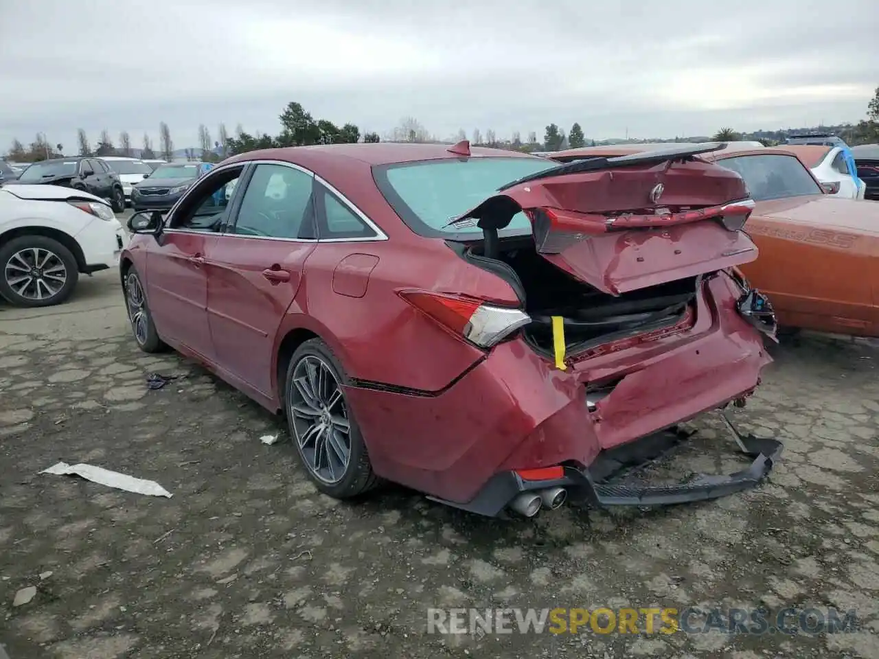 2 Photograph of a damaged car 4T1HZ1FB4NU081183 TOYOTA AVALON 2022