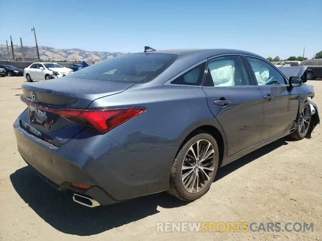 4 Photograph of a damaged car 4T1JZ1FB3NU076090 TOYOTA AVALON 2022