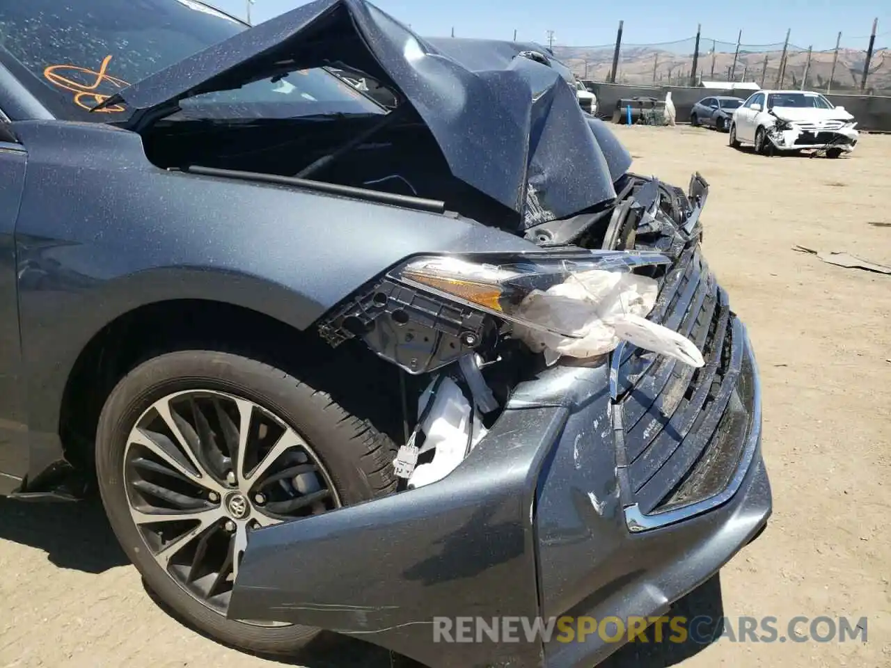 9 Photograph of a damaged car 4T1JZ1FB3NU076090 TOYOTA AVALON 2022