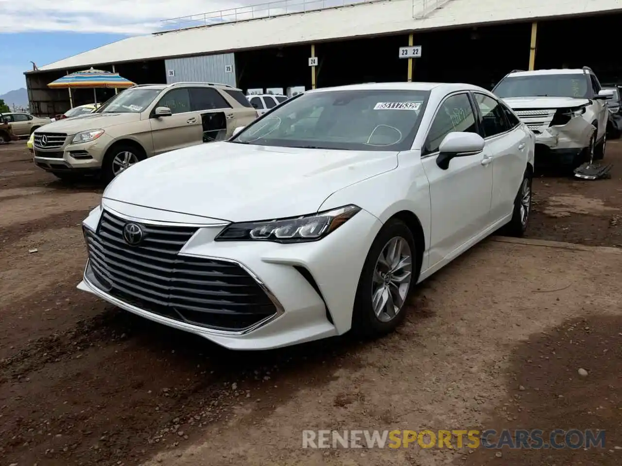 2 Photograph of a damaged car 4T1JZ1FB6NU075273 TOYOTA AVALON 2022