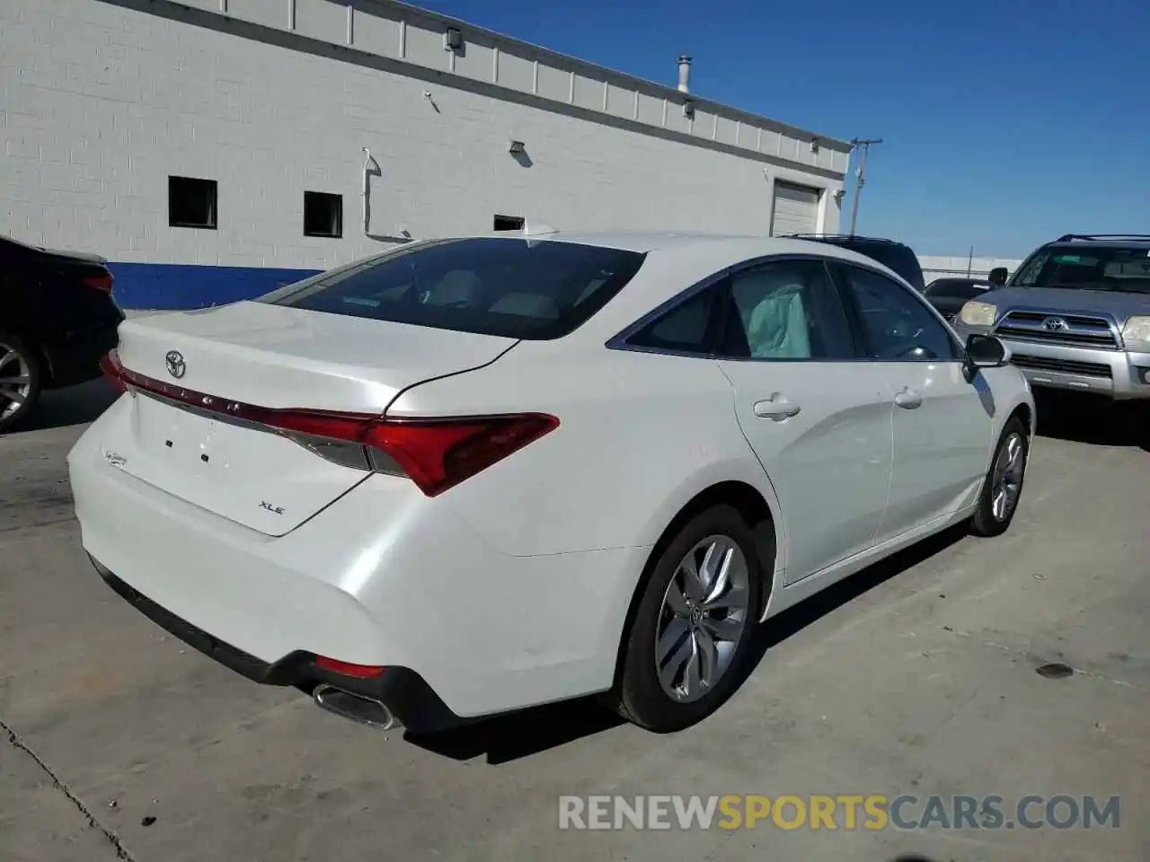 4 Photograph of a damaged car 4T1JZ1FB6NU081784 TOYOTA AVALON 2022